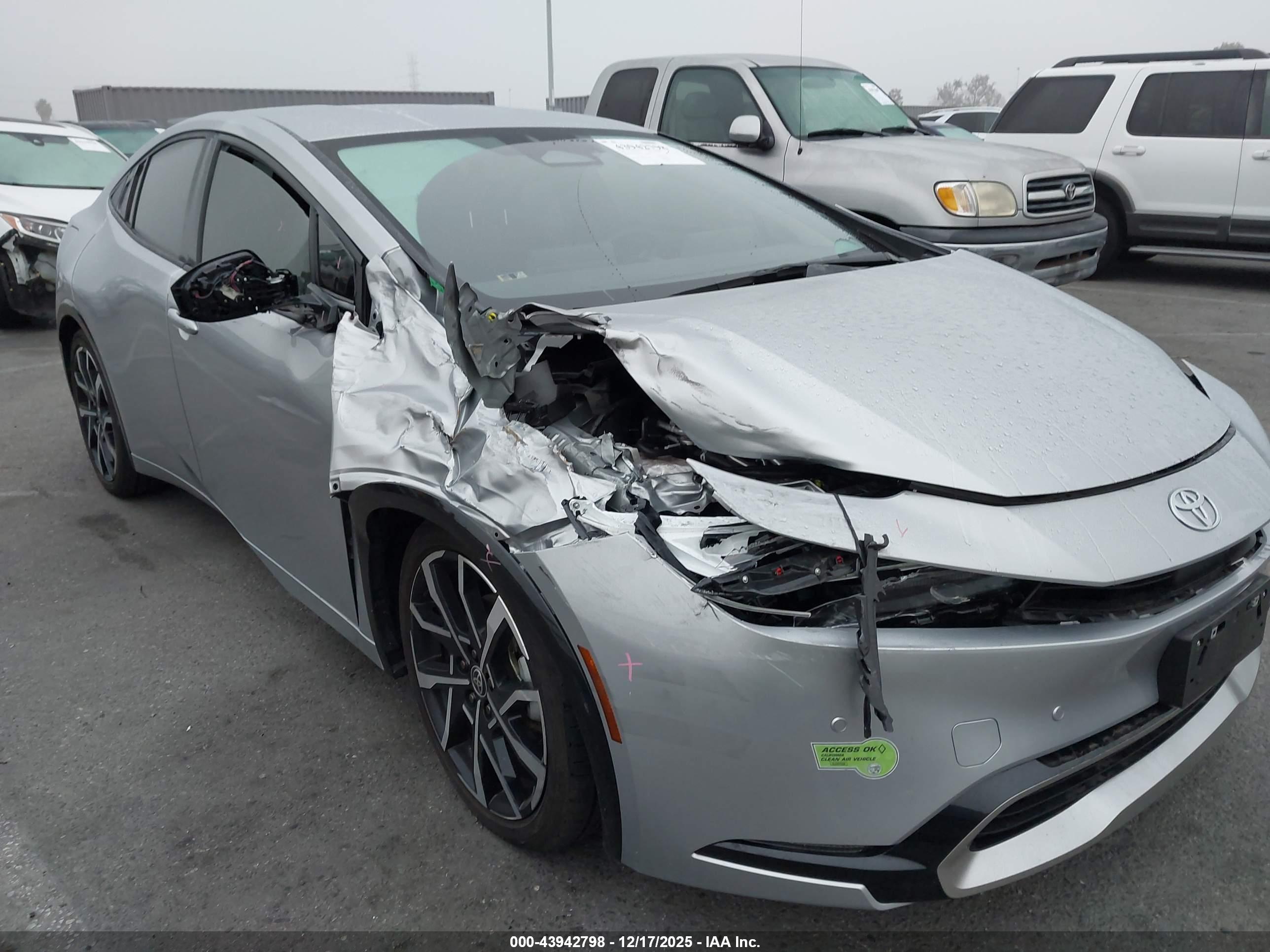 TOYOTA PRIUS image 6