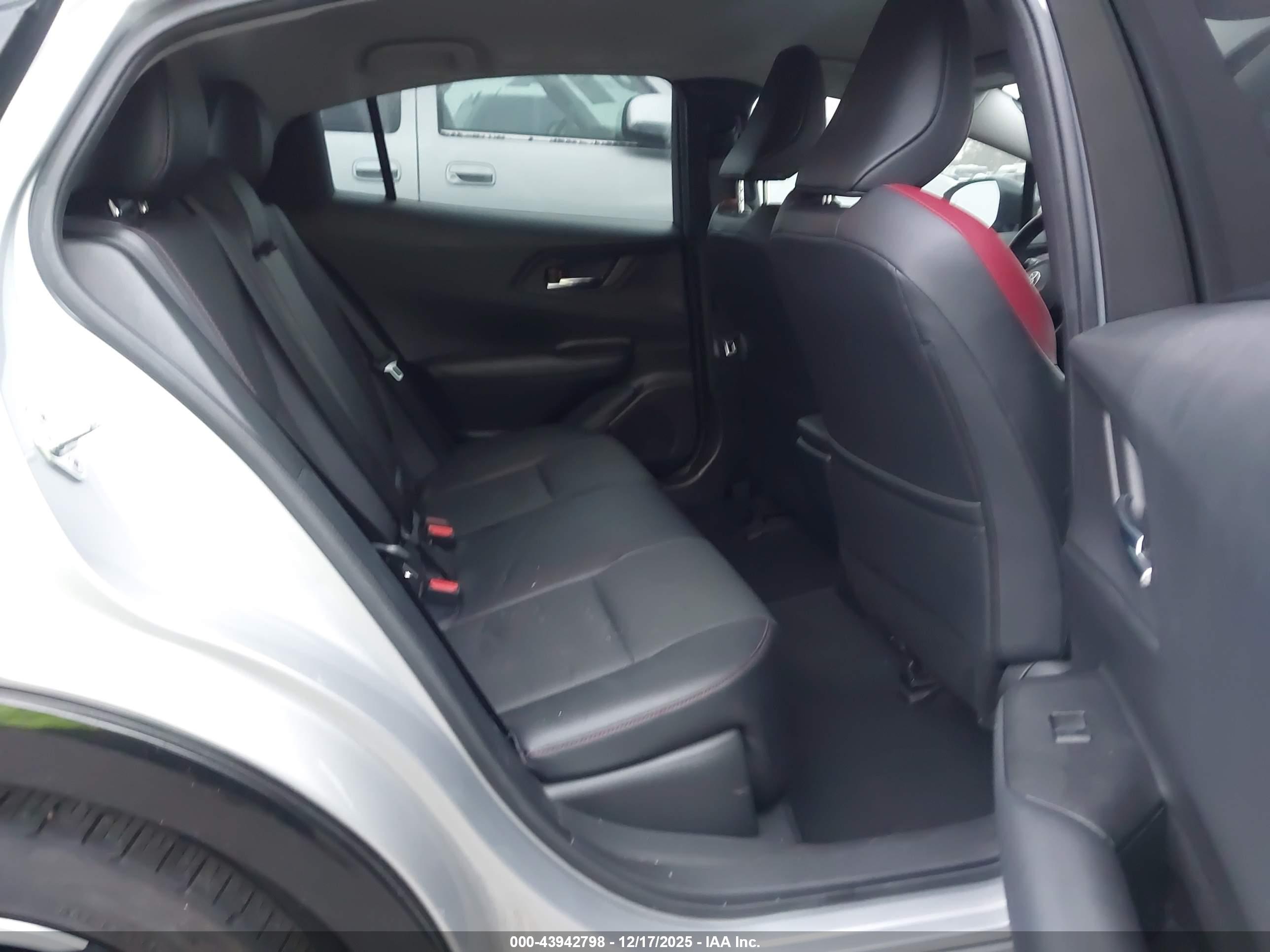 TOYOTA PRIUS image 8