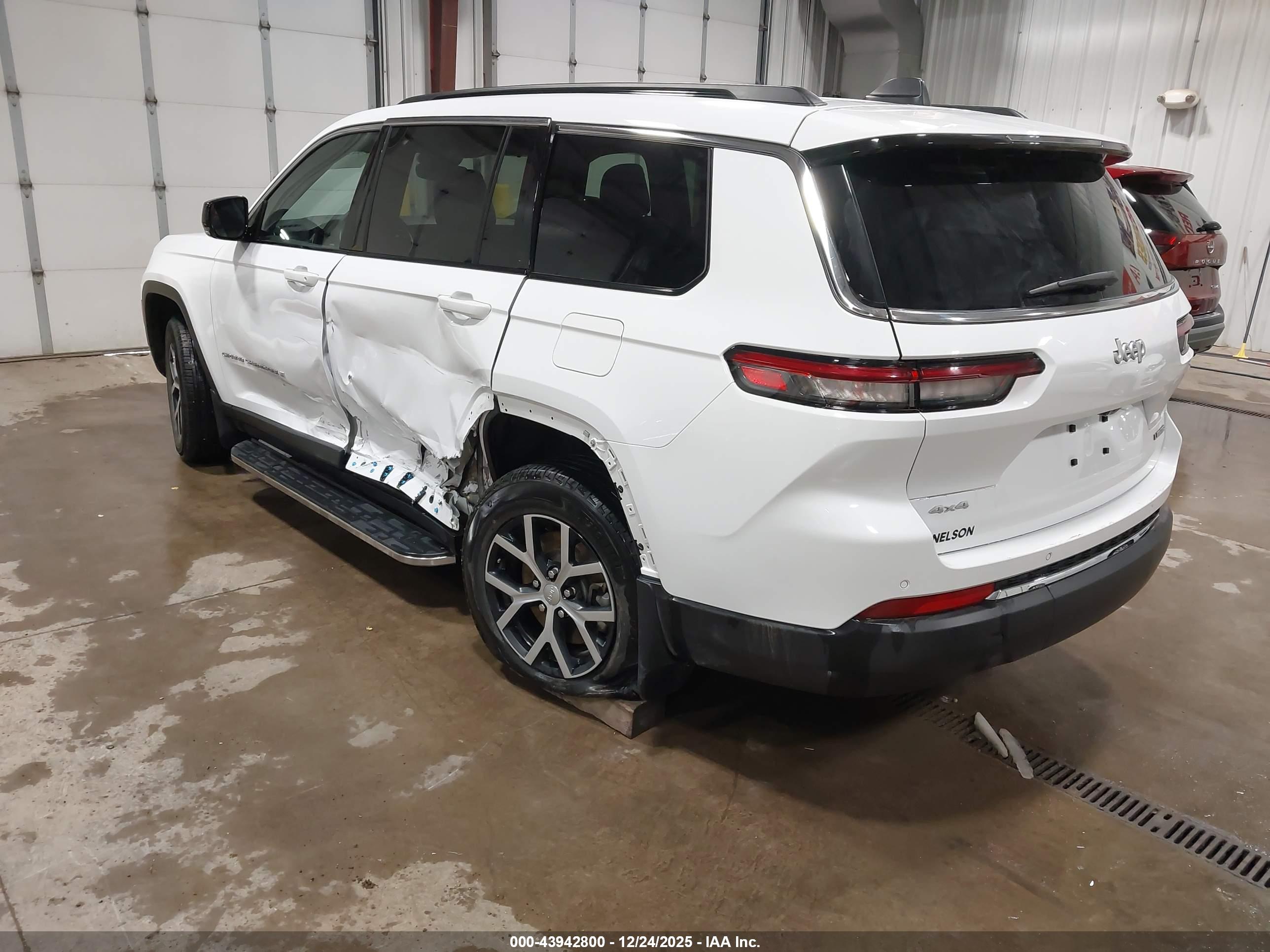 JEEP GRAND image 3