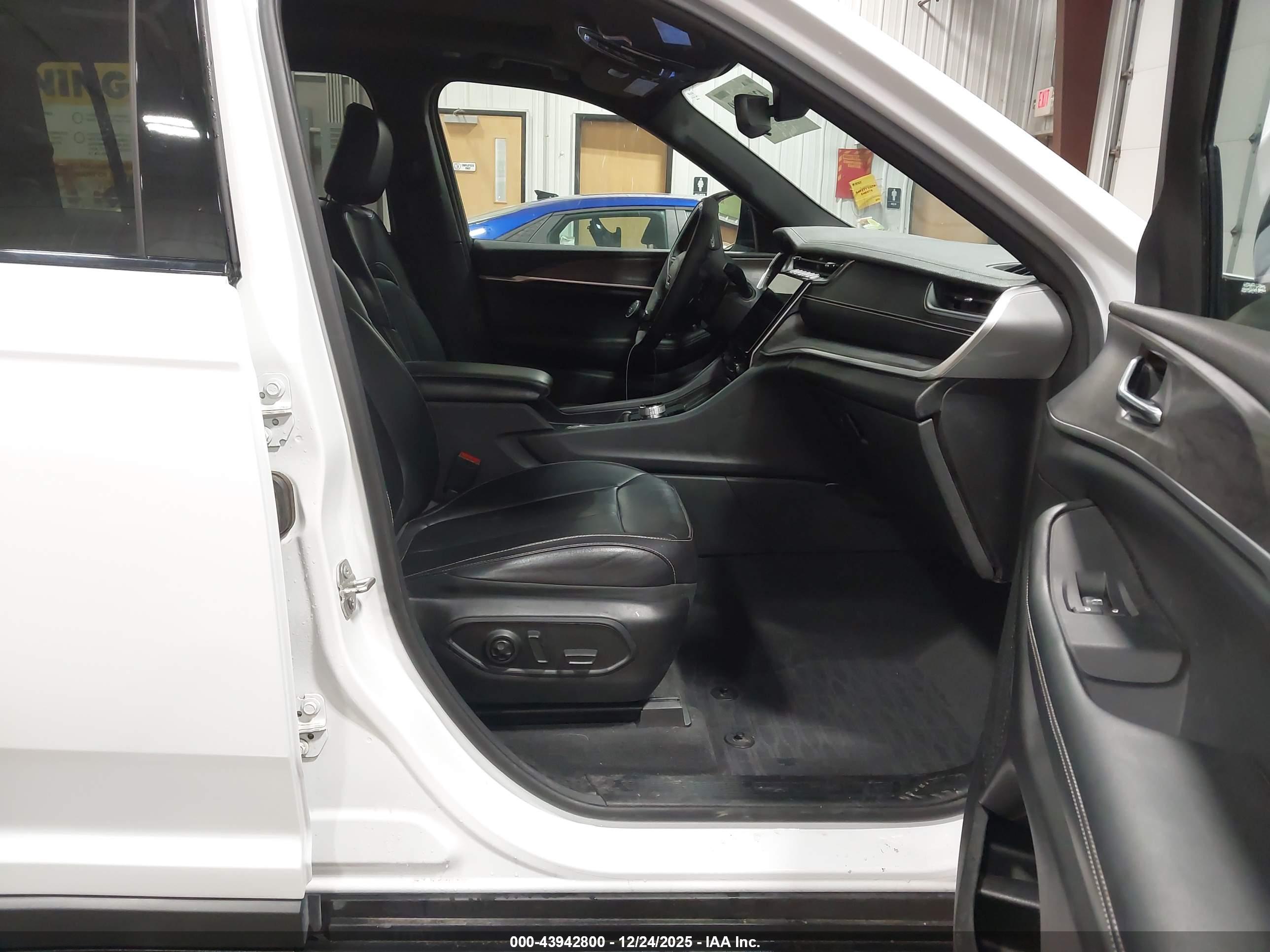 JEEP GRAND image 5