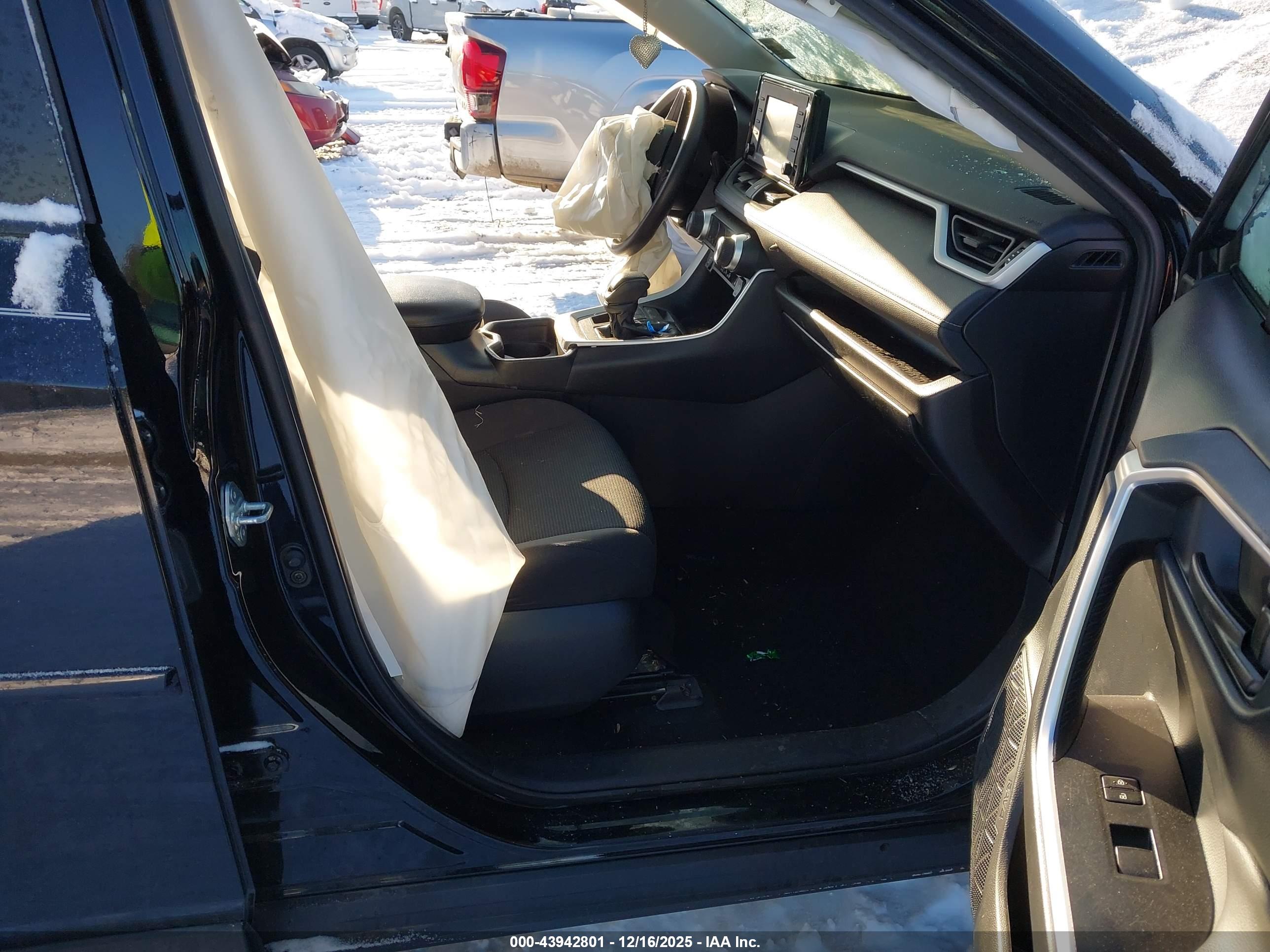 TOYOTA RAV4 image 5