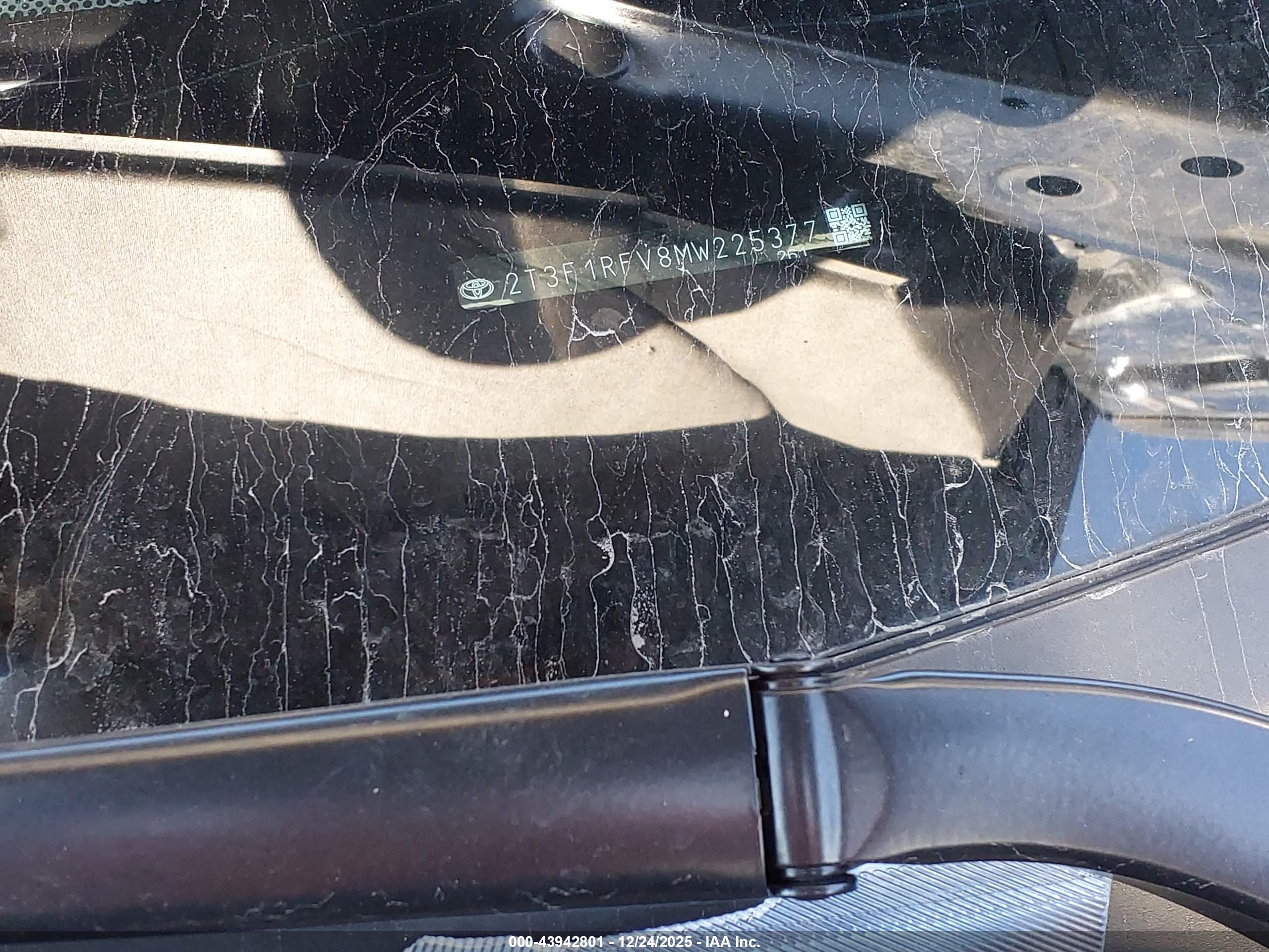 TOYOTA RAV4 image 9