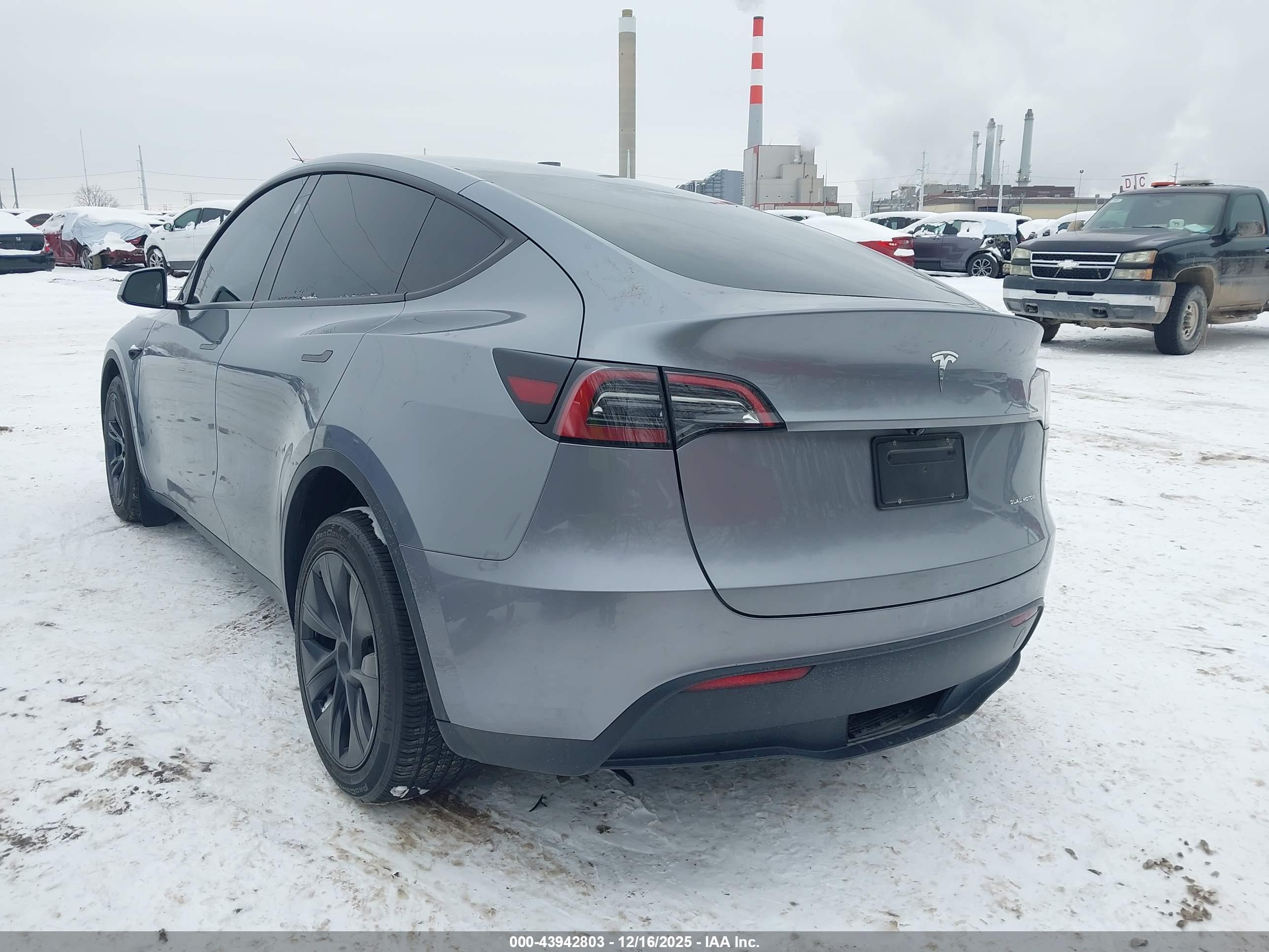 TESLA MODEL image 3
