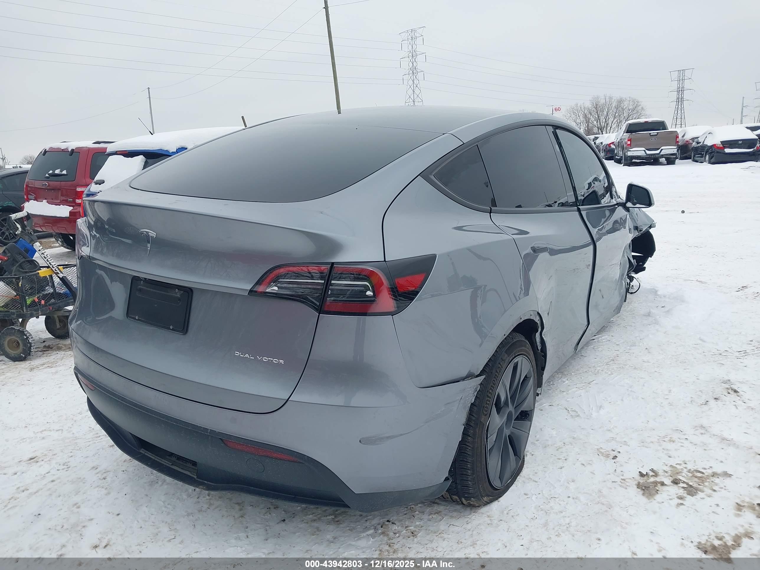 TESLA MODEL image 4