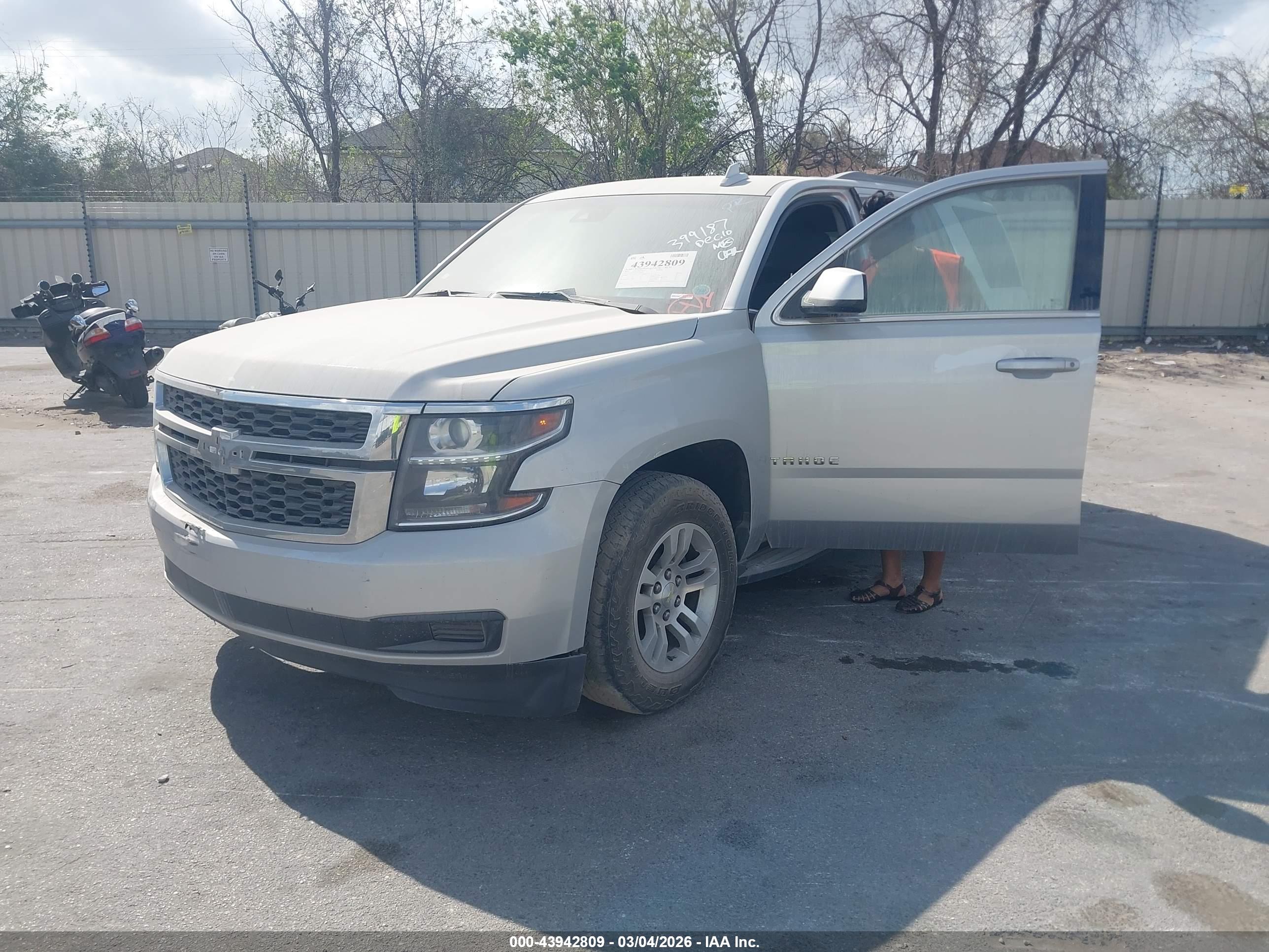CHEVROLET TAHOE image 2