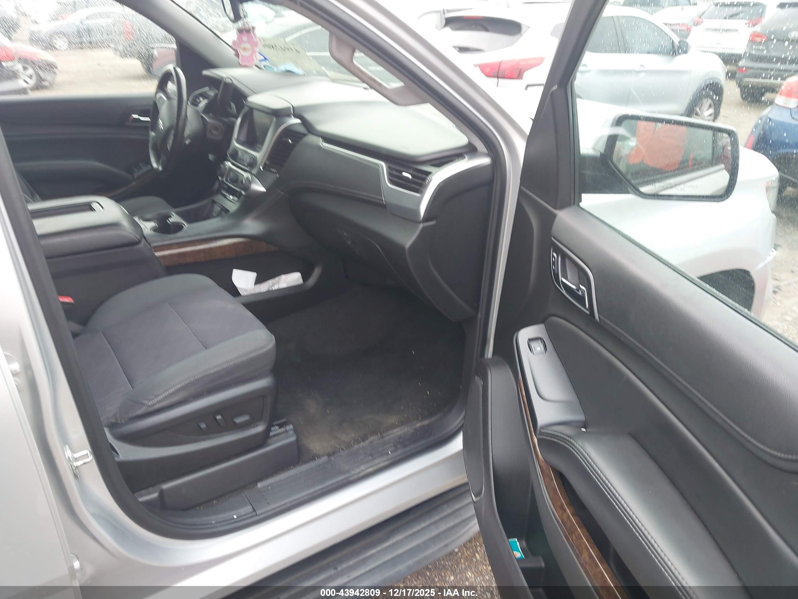 CHEVROLET TAHOE image 5