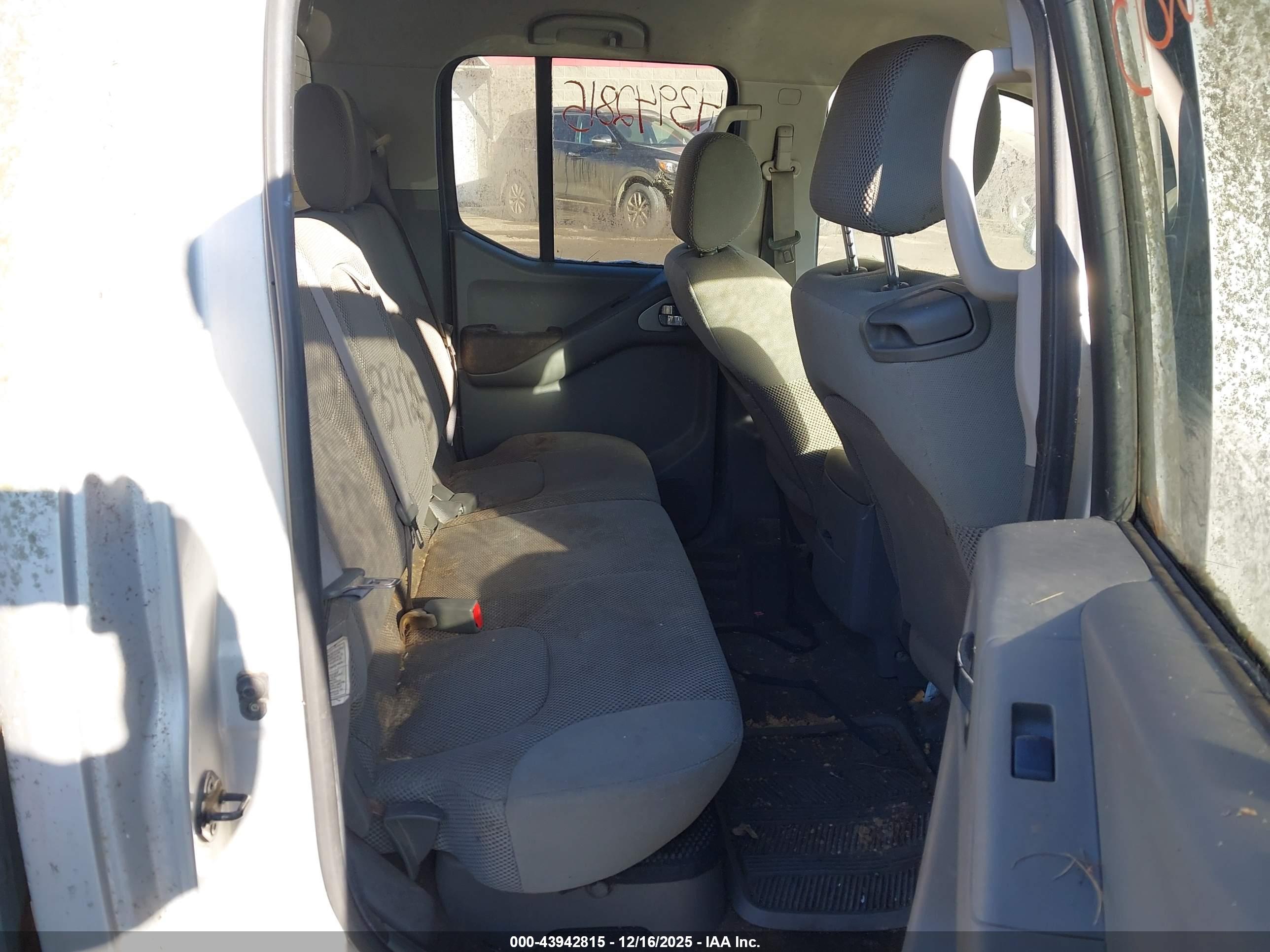 NISSAN FRONTIER image 8