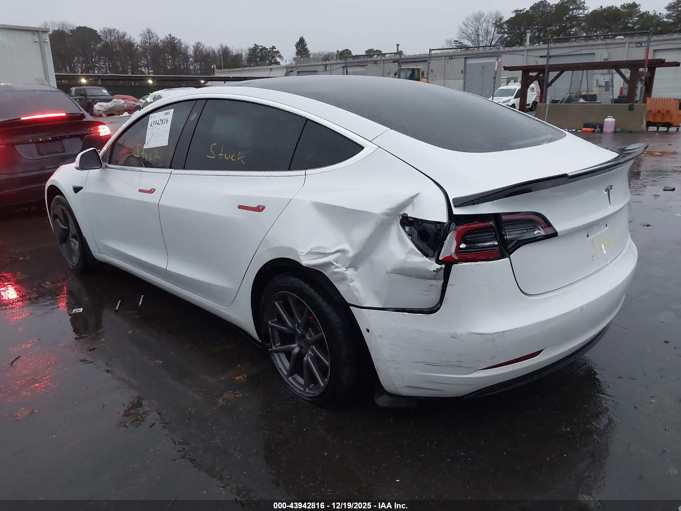 TESLA MODEL image 3