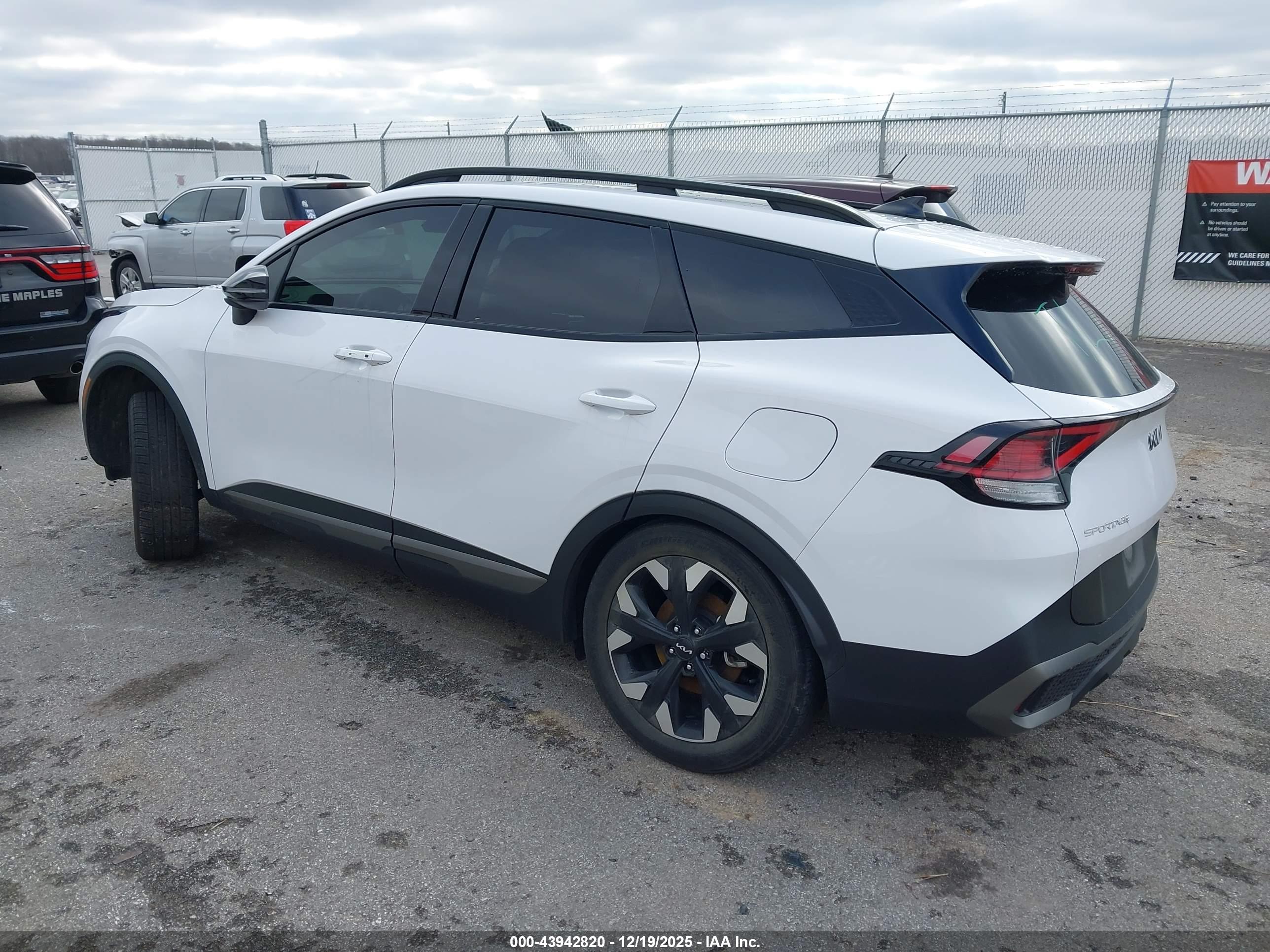 KIA SPORTAGE image 3