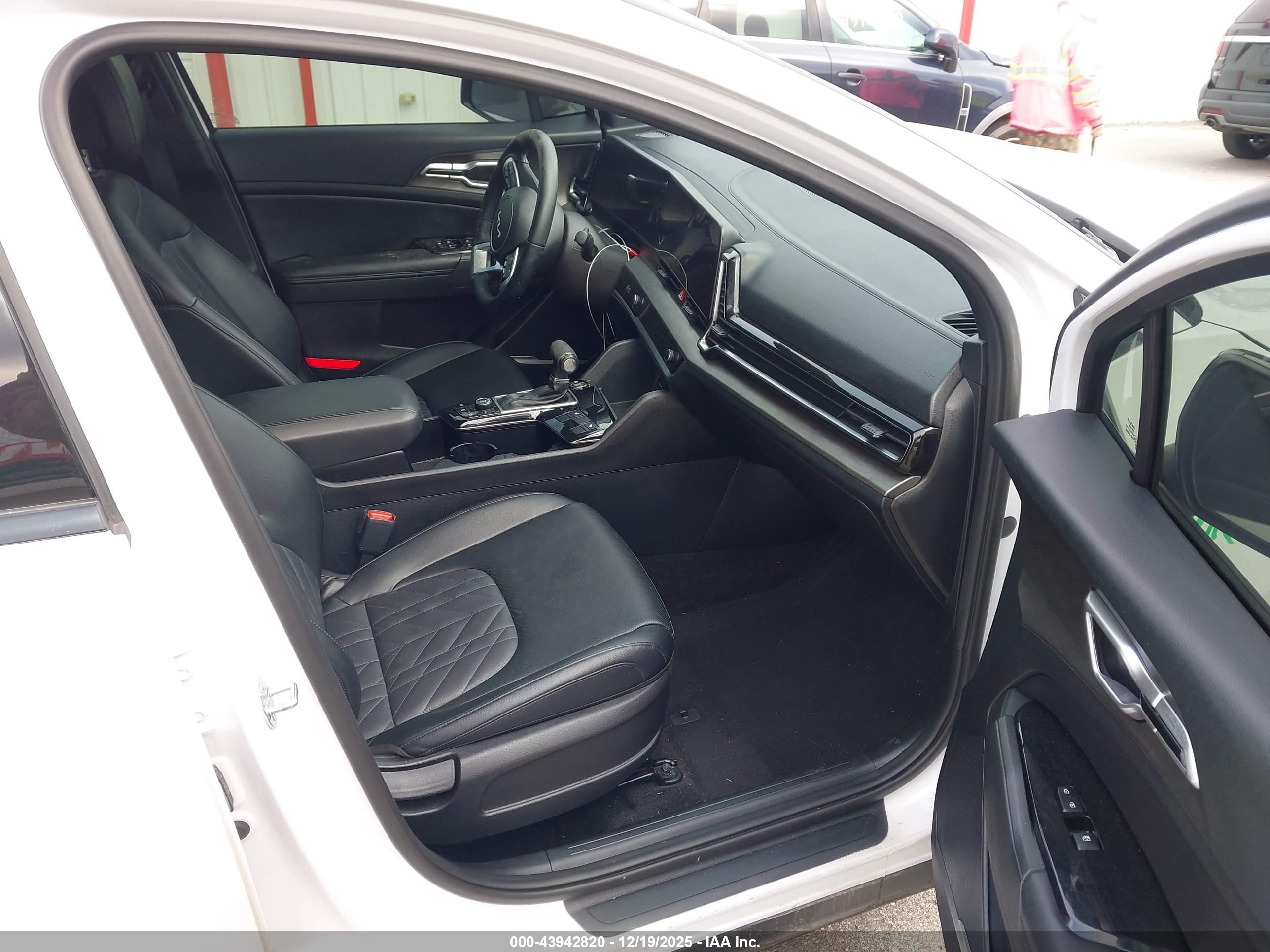KIA SPORTAGE image 5