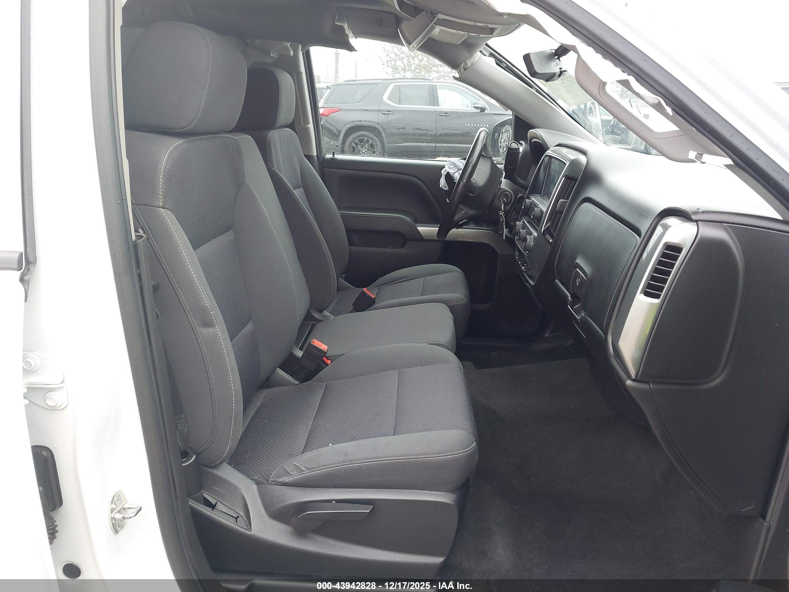 CHEVROLET SILVERADO image 5