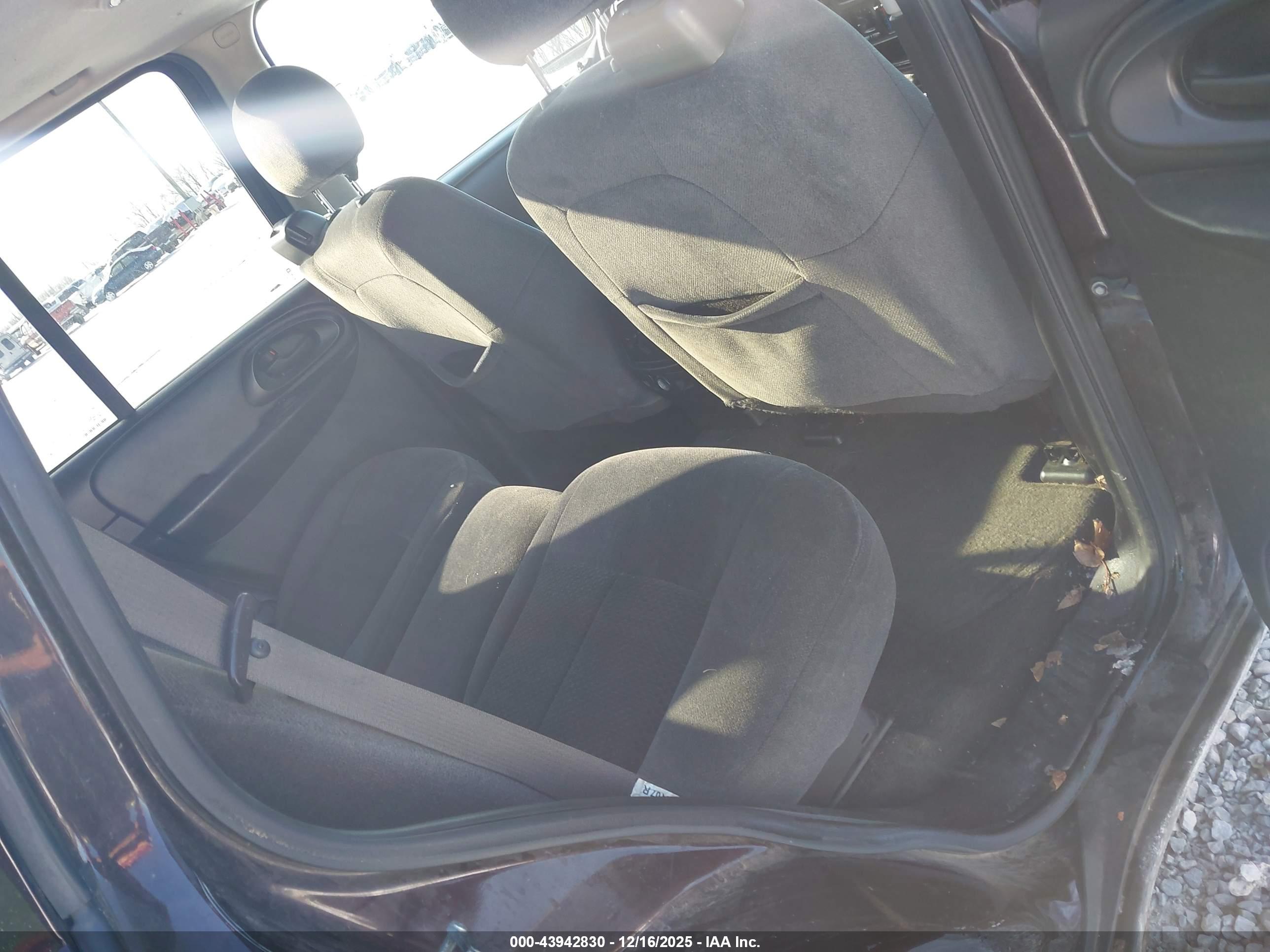 CHEVROLET TRAILBLAZER image 8