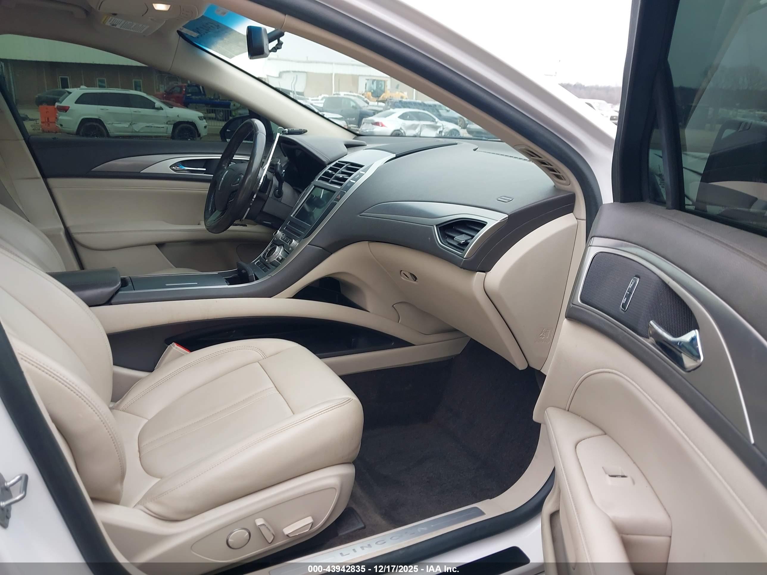 LINCOLN MKZ image 5