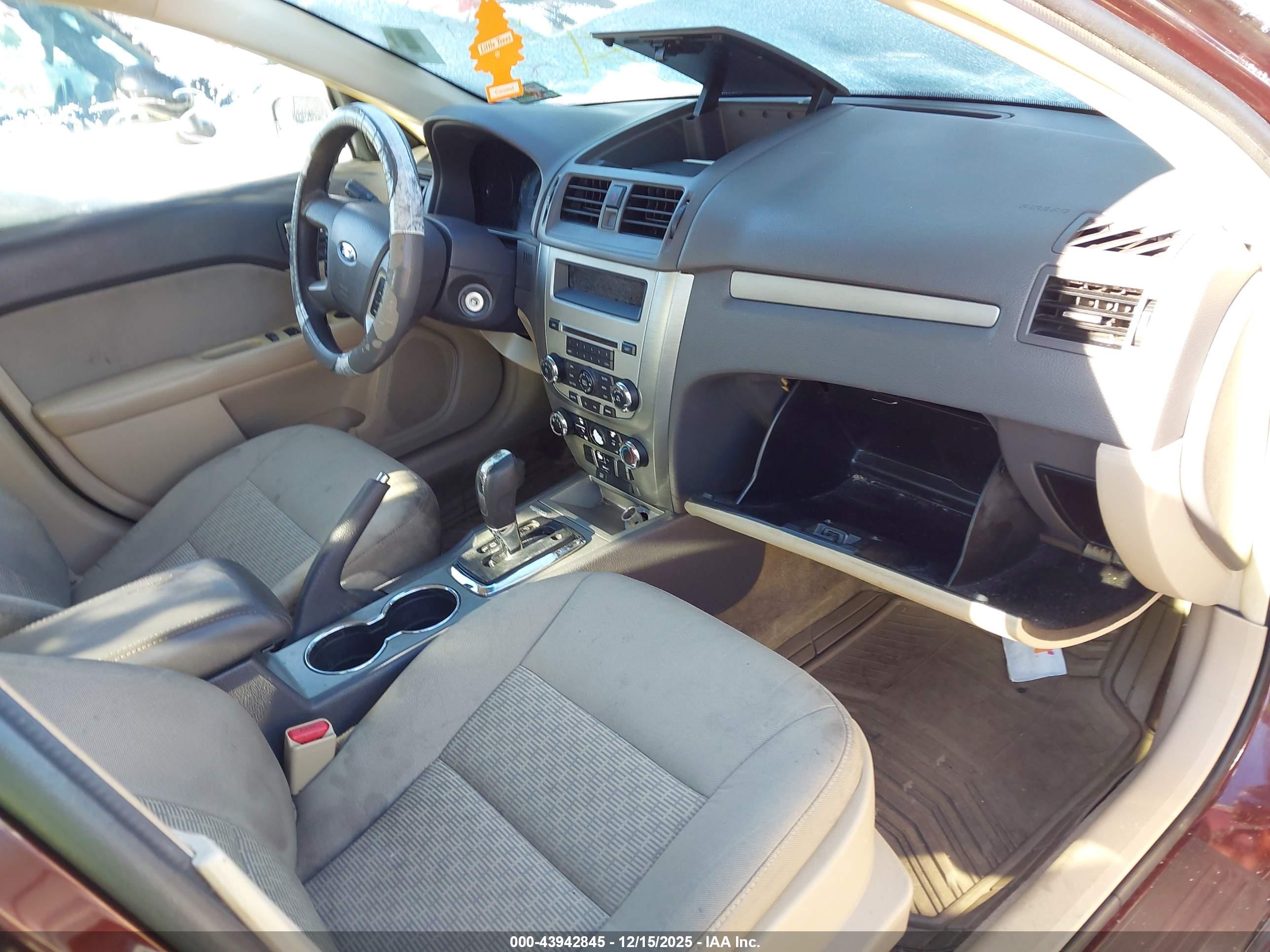 FORD FUSION image 5