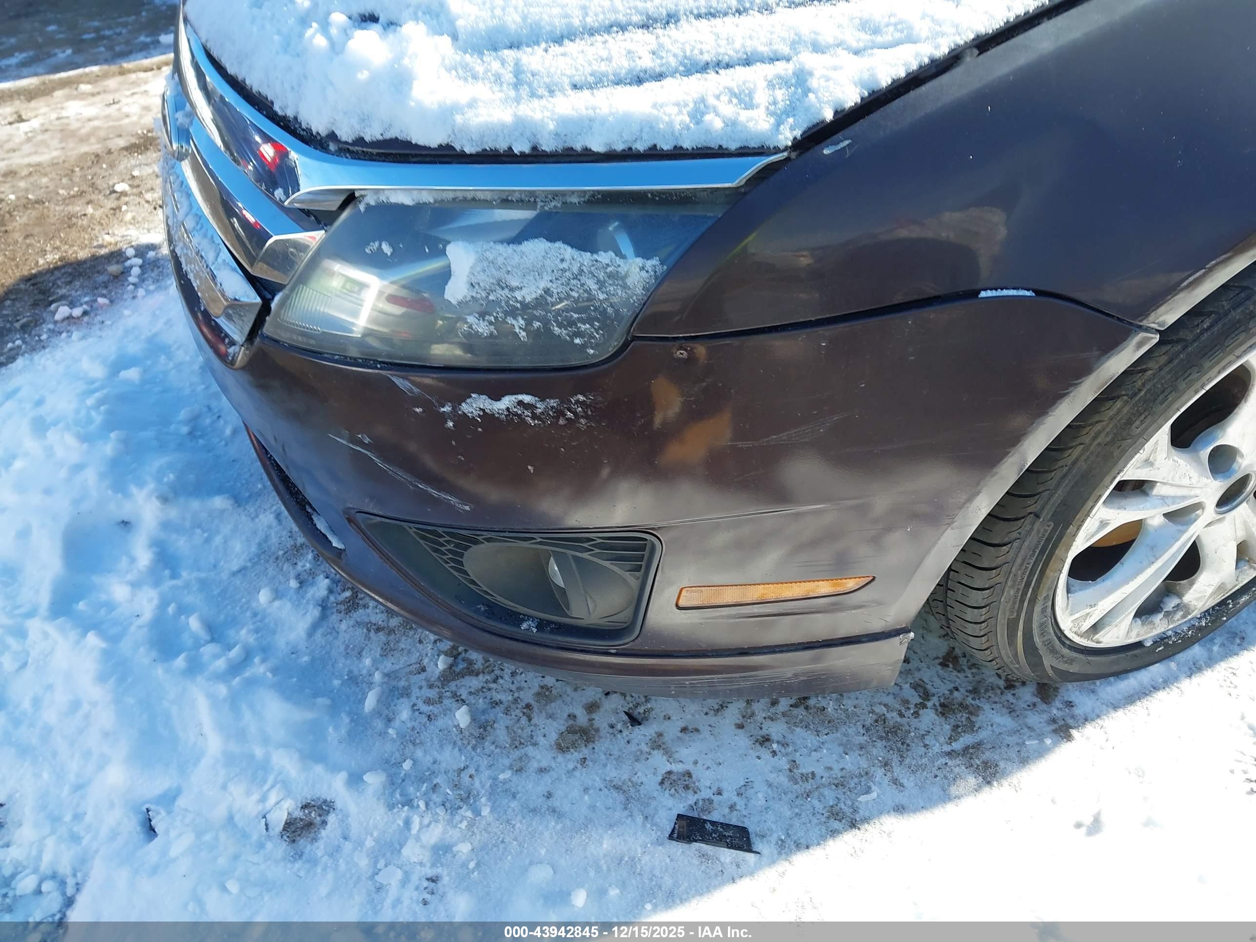 FORD FUSION image 6
