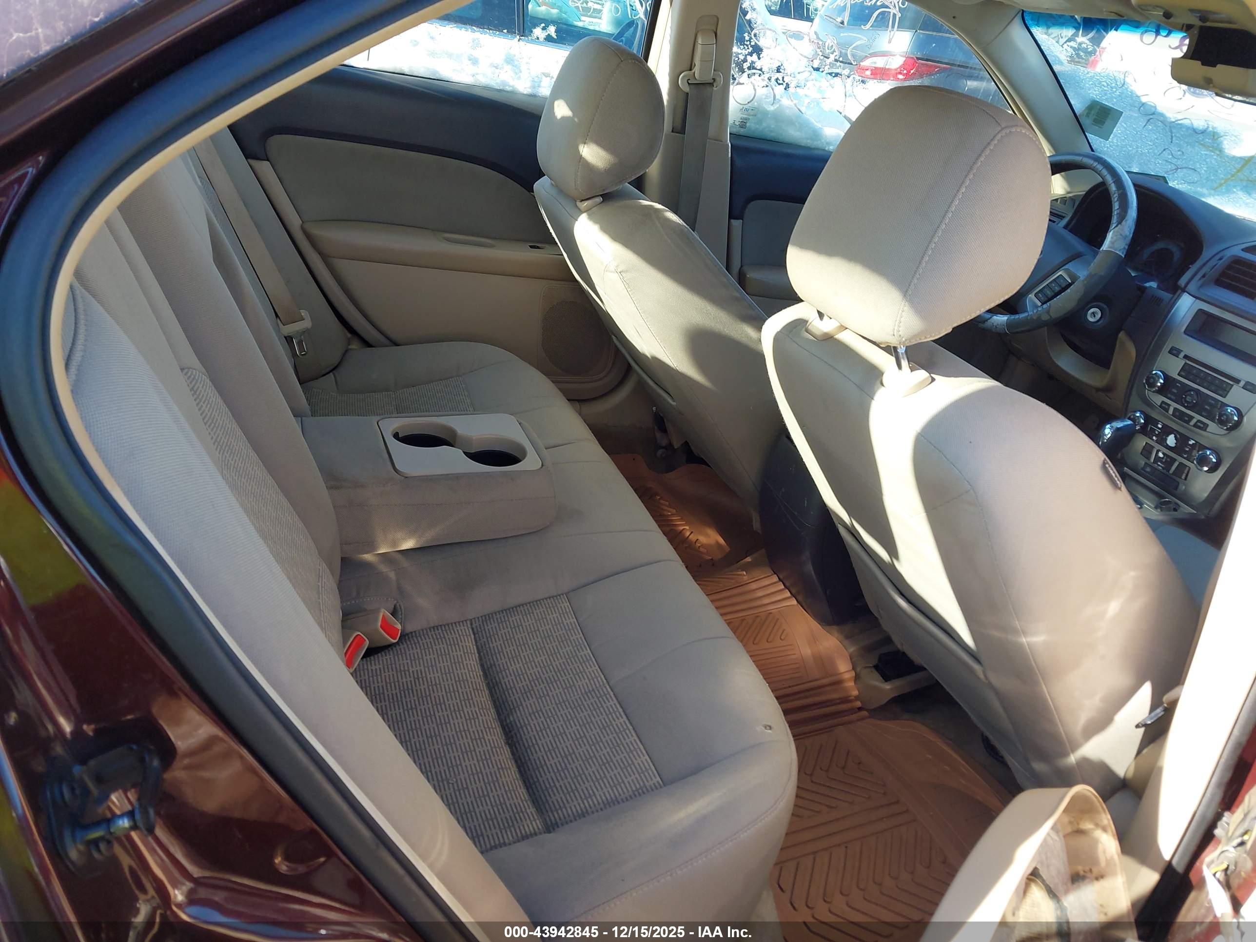 FORD FUSION image 8