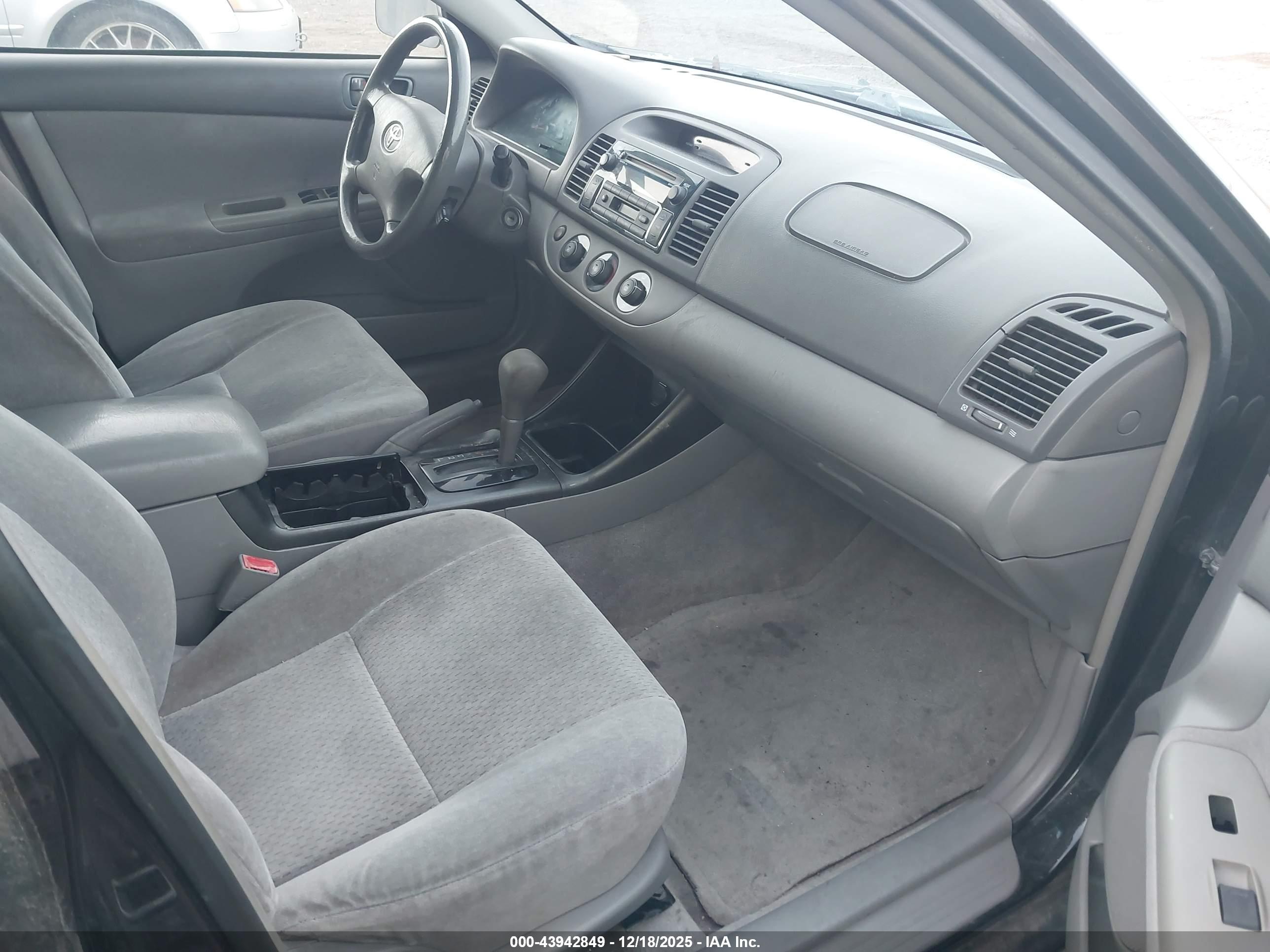 TOYOTA CAMRY image 5
