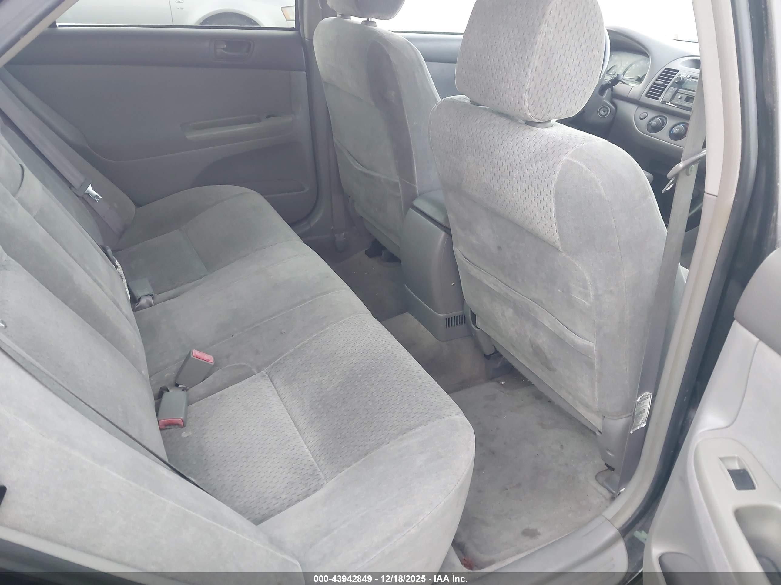 TOYOTA CAMRY image 8