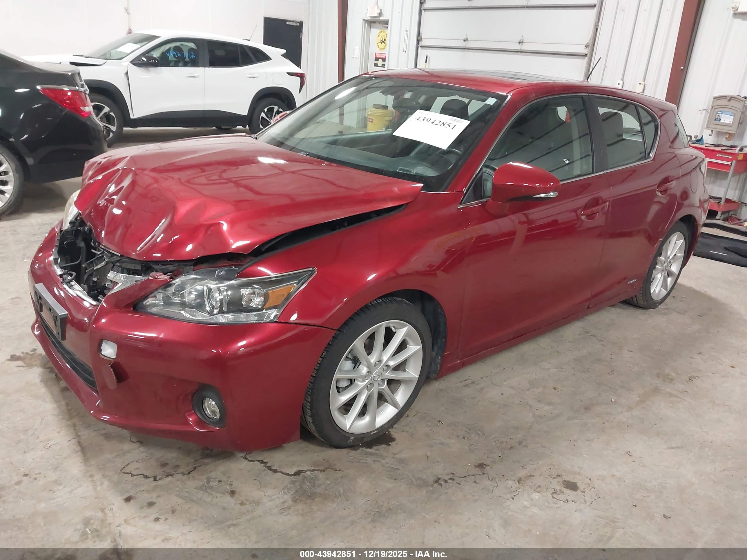 LEXUS CT image 2