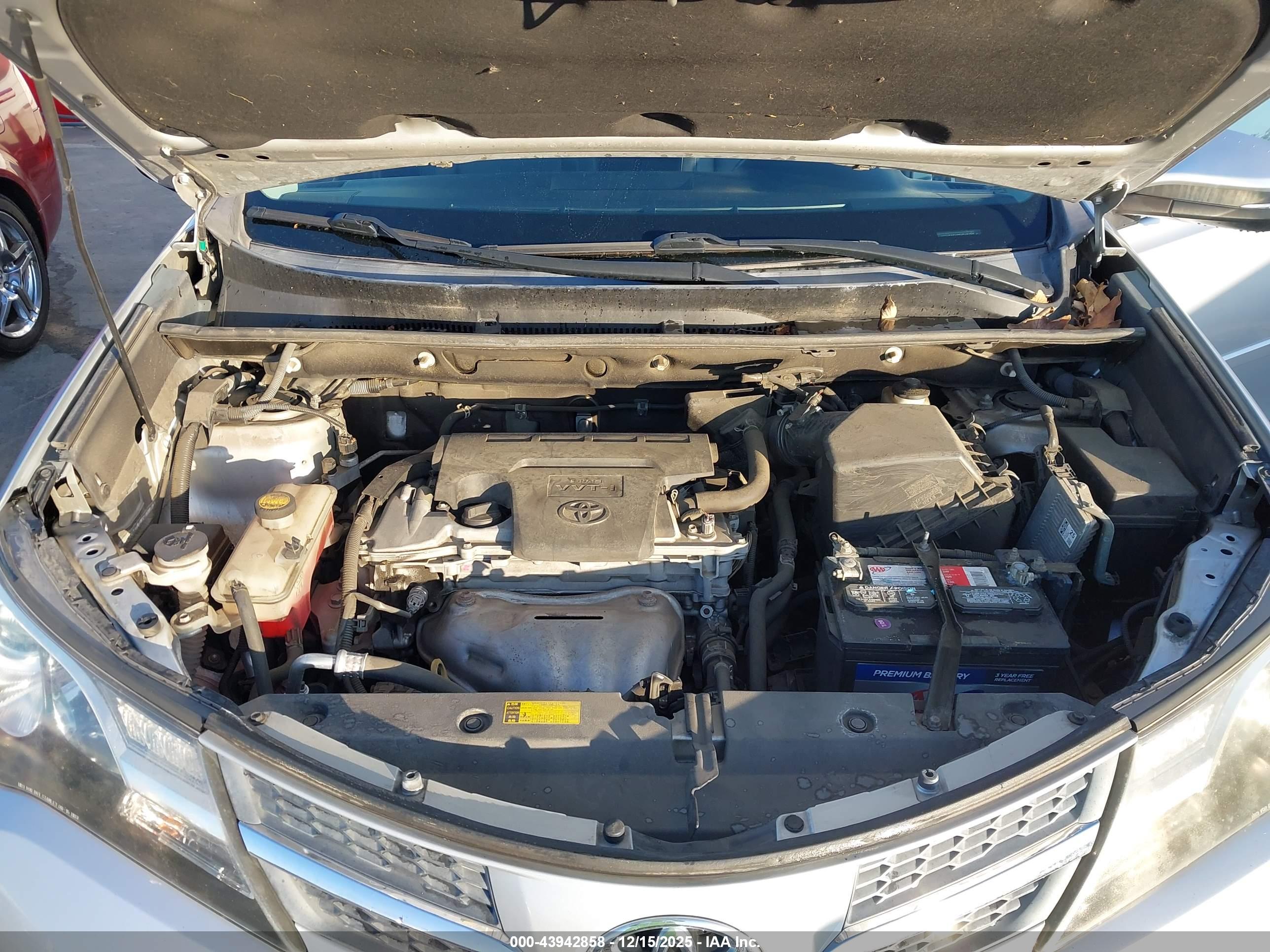 TOYOTA RAV4 image 10