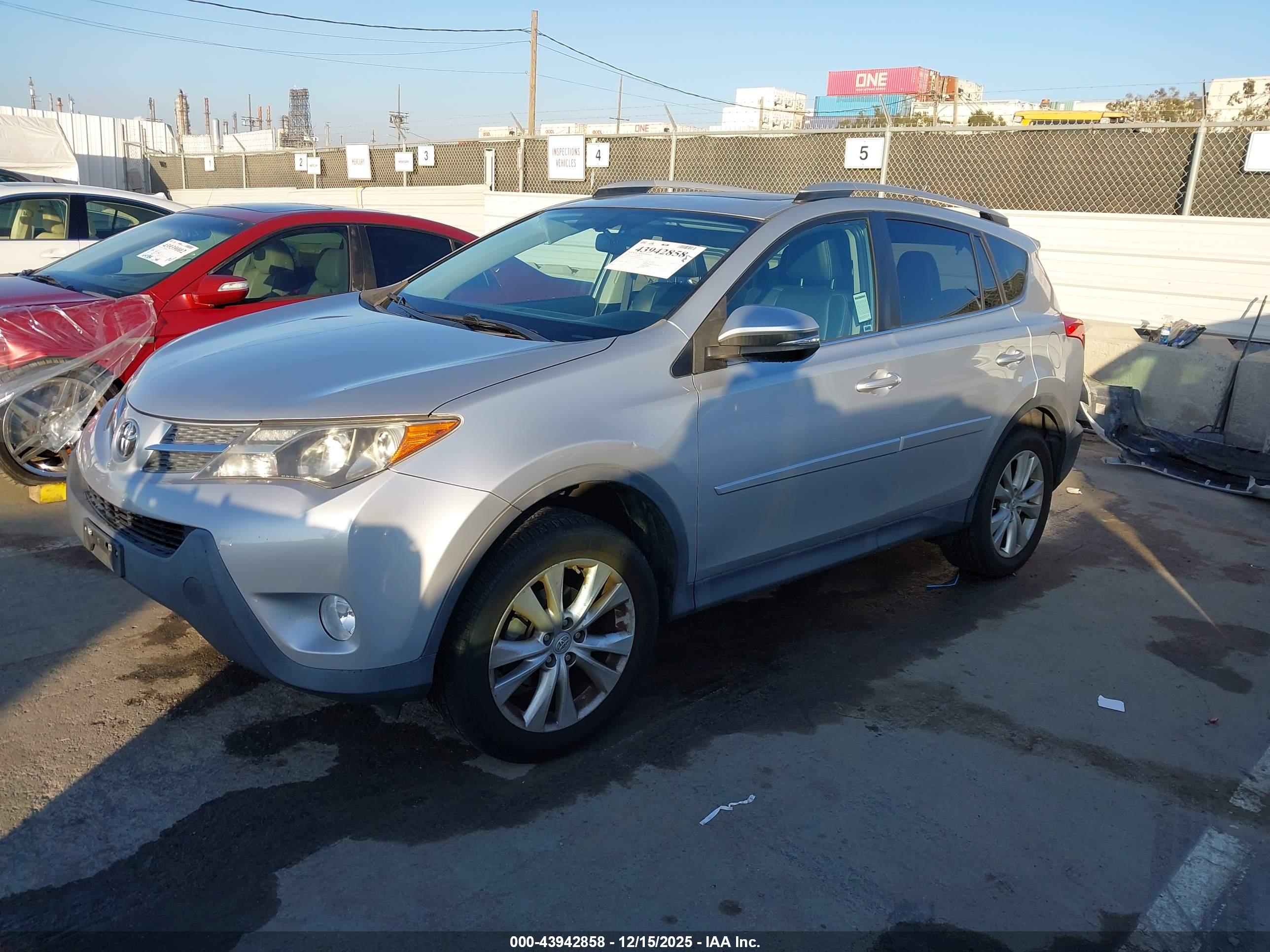 TOYOTA RAV4 image 2