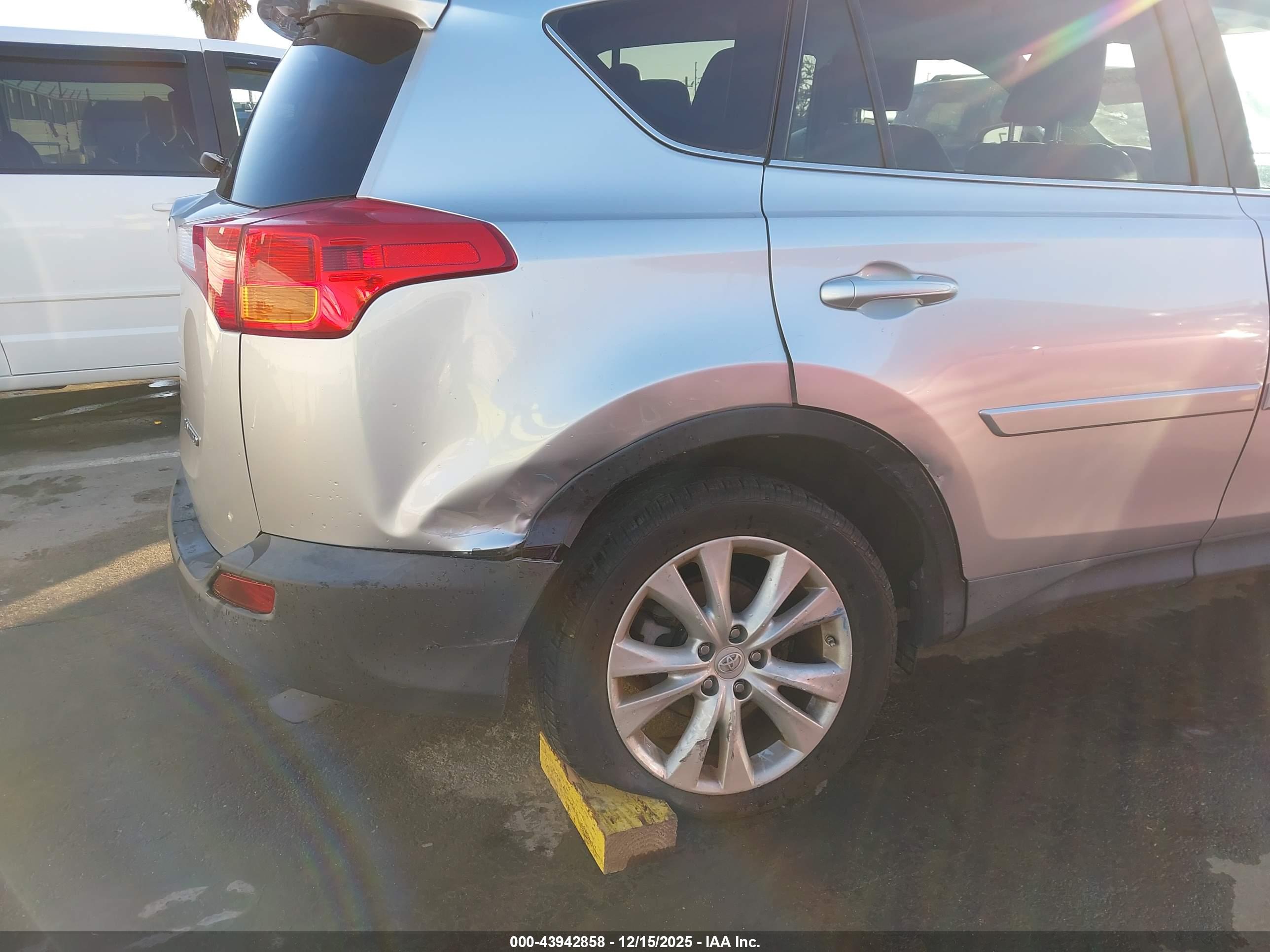 TOYOTA RAV4 image 6