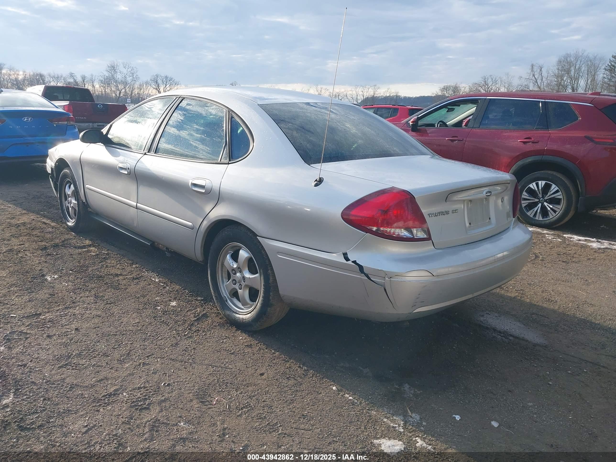 FORD TAURUS image 3