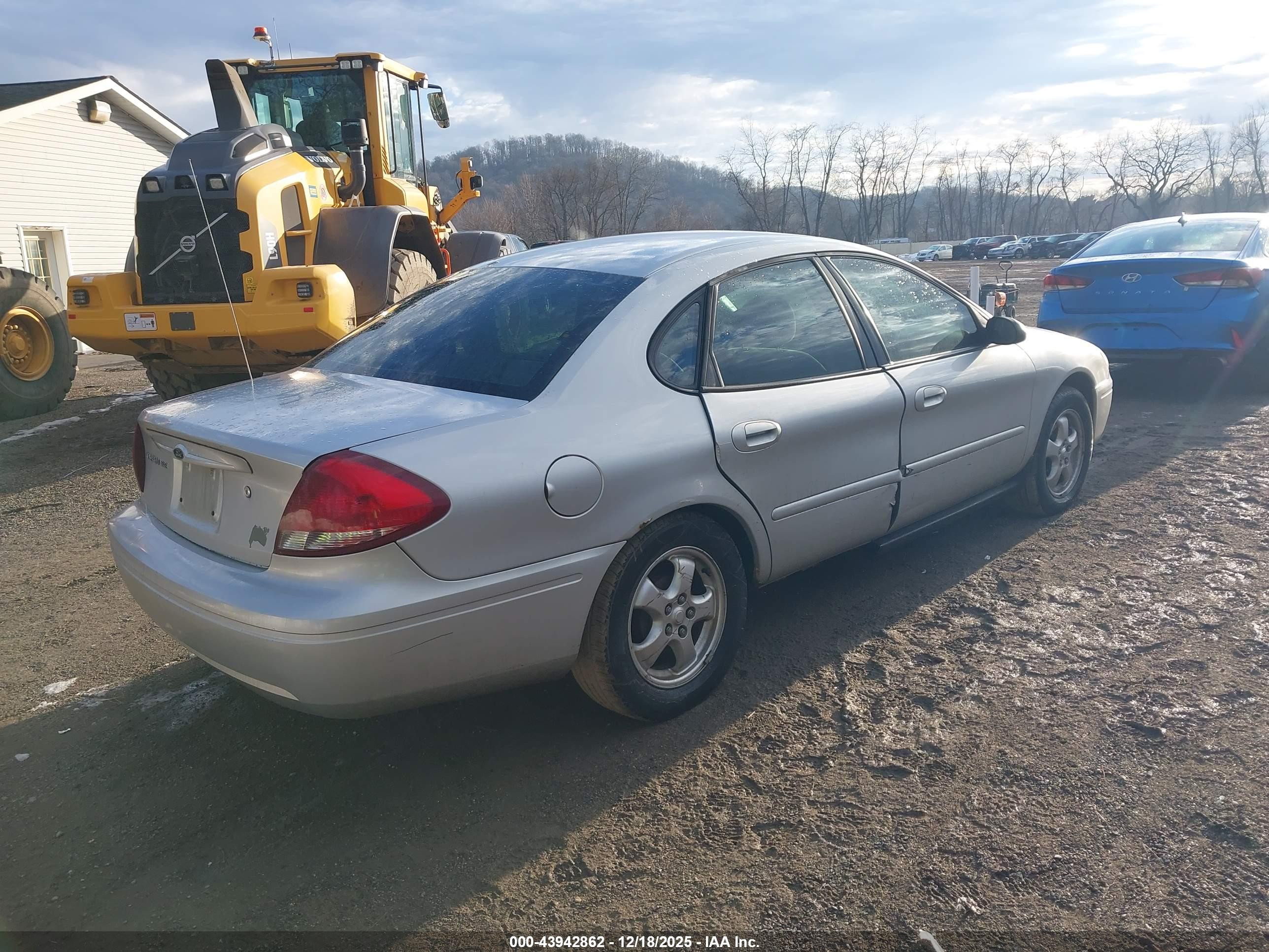 FORD TAURUS image 4