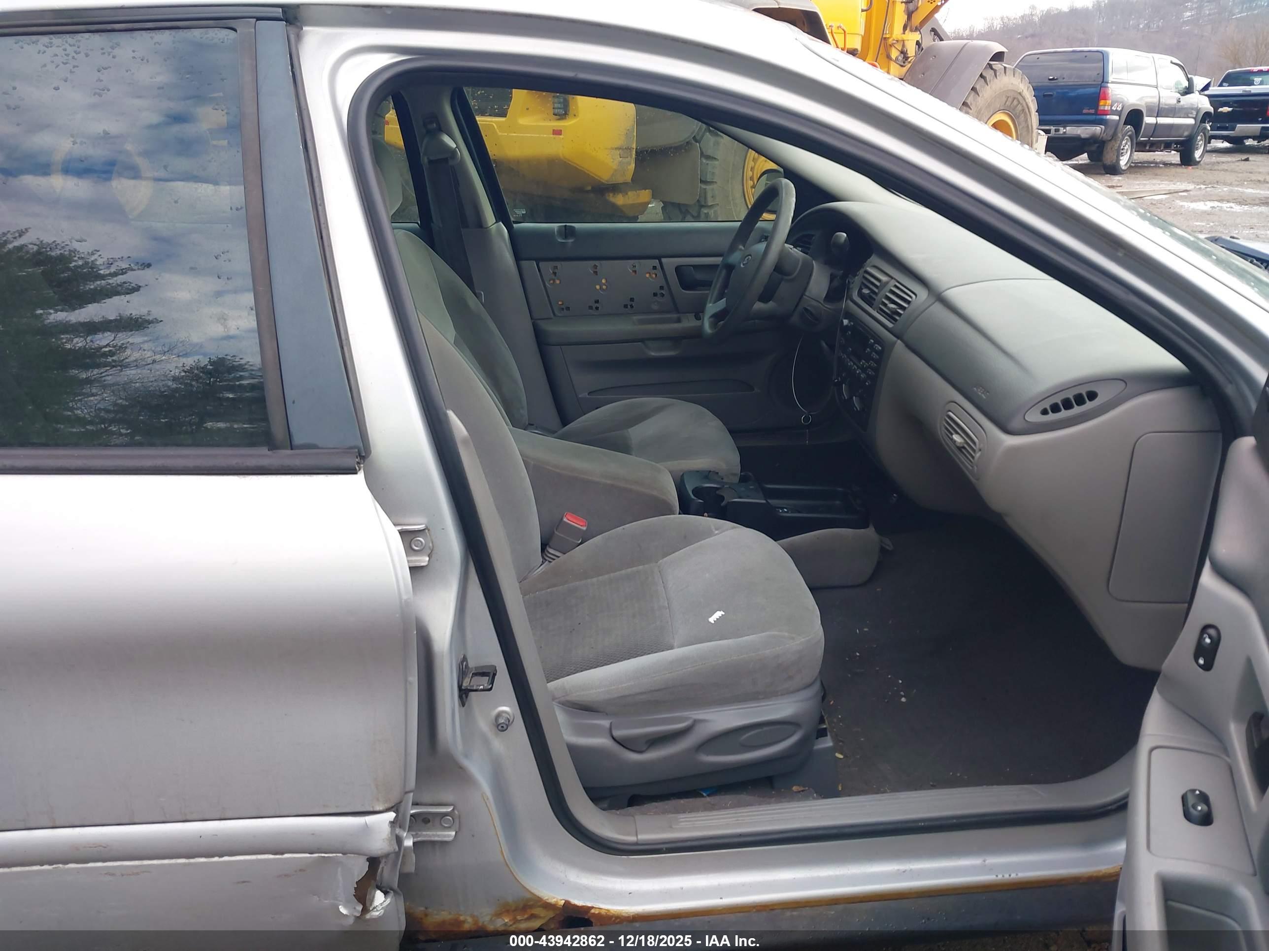 FORD TAURUS image 5