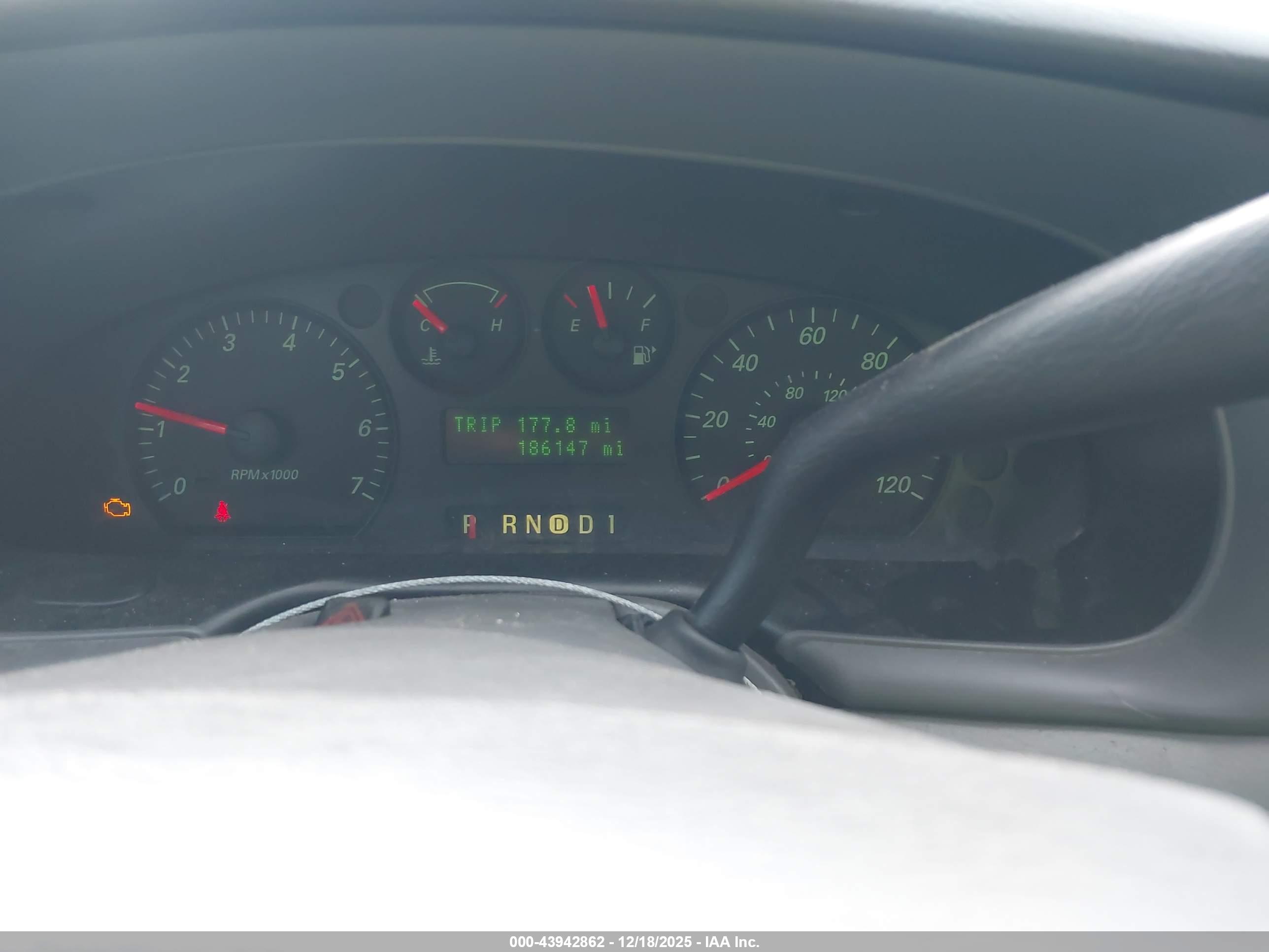FORD TAURUS image 7