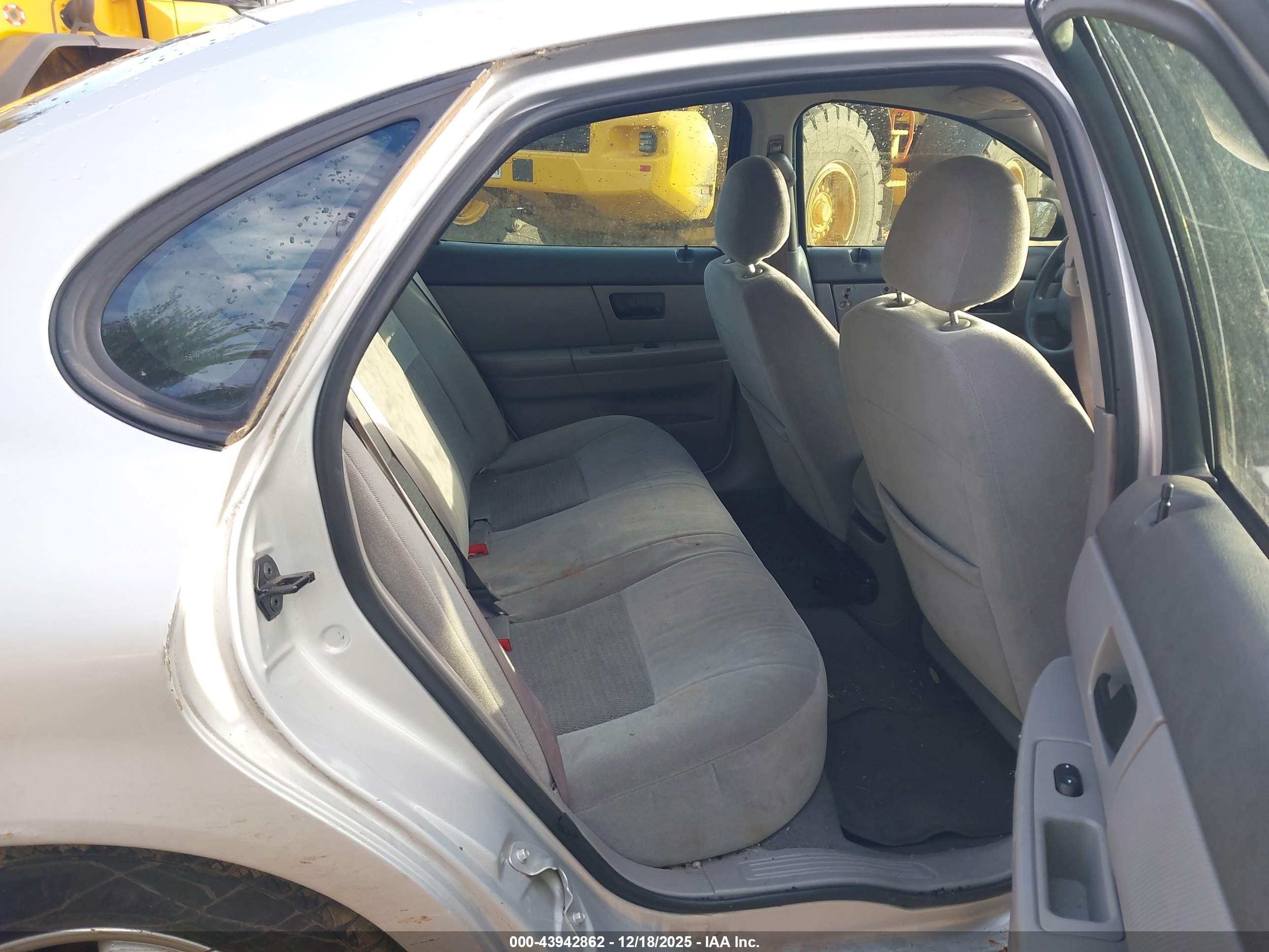 FORD TAURUS image 8