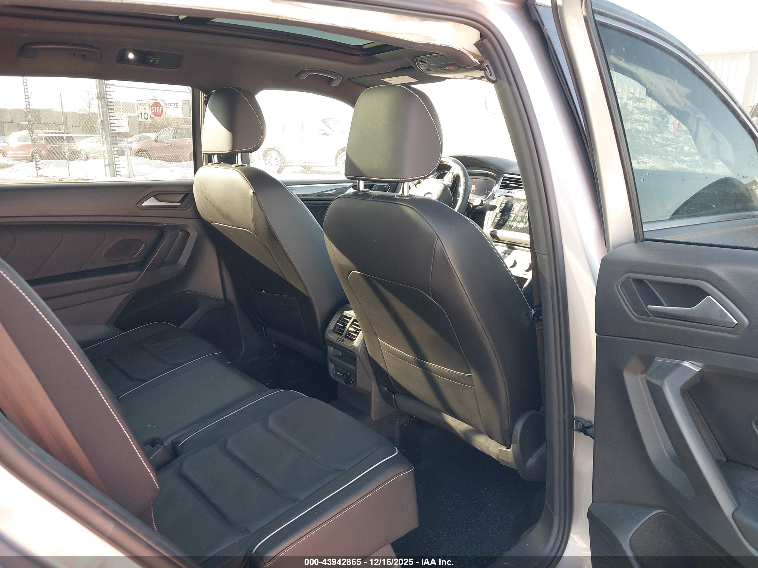 VOLKSWAGEN TIGUAN image 8