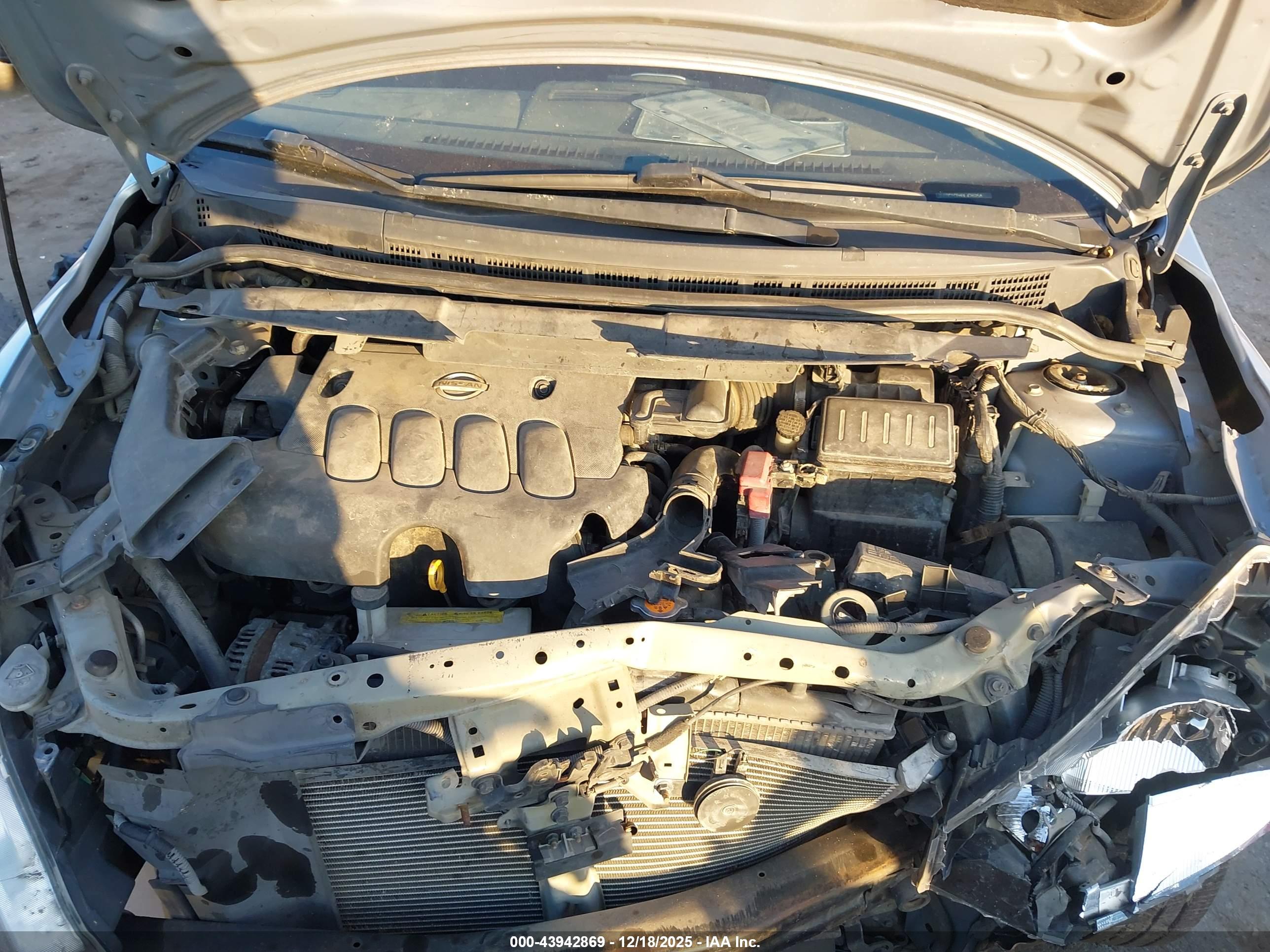 NISSAN VERSA image 10