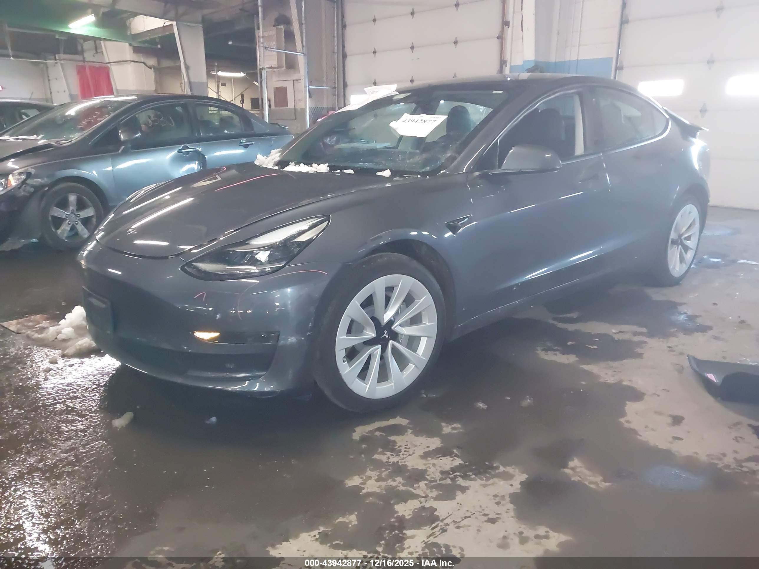 TESLA MODEL image 2