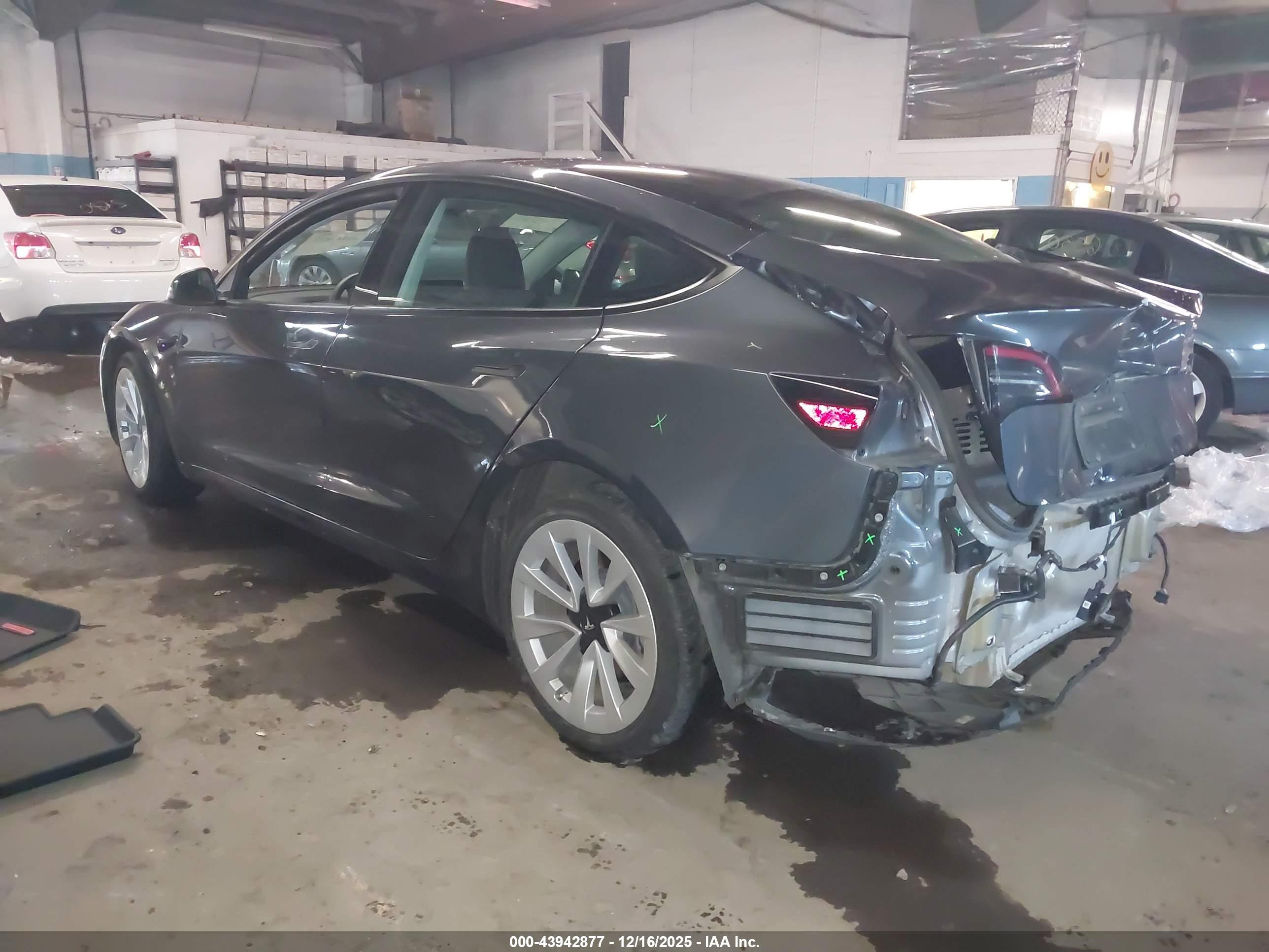 TESLA MODEL image 3