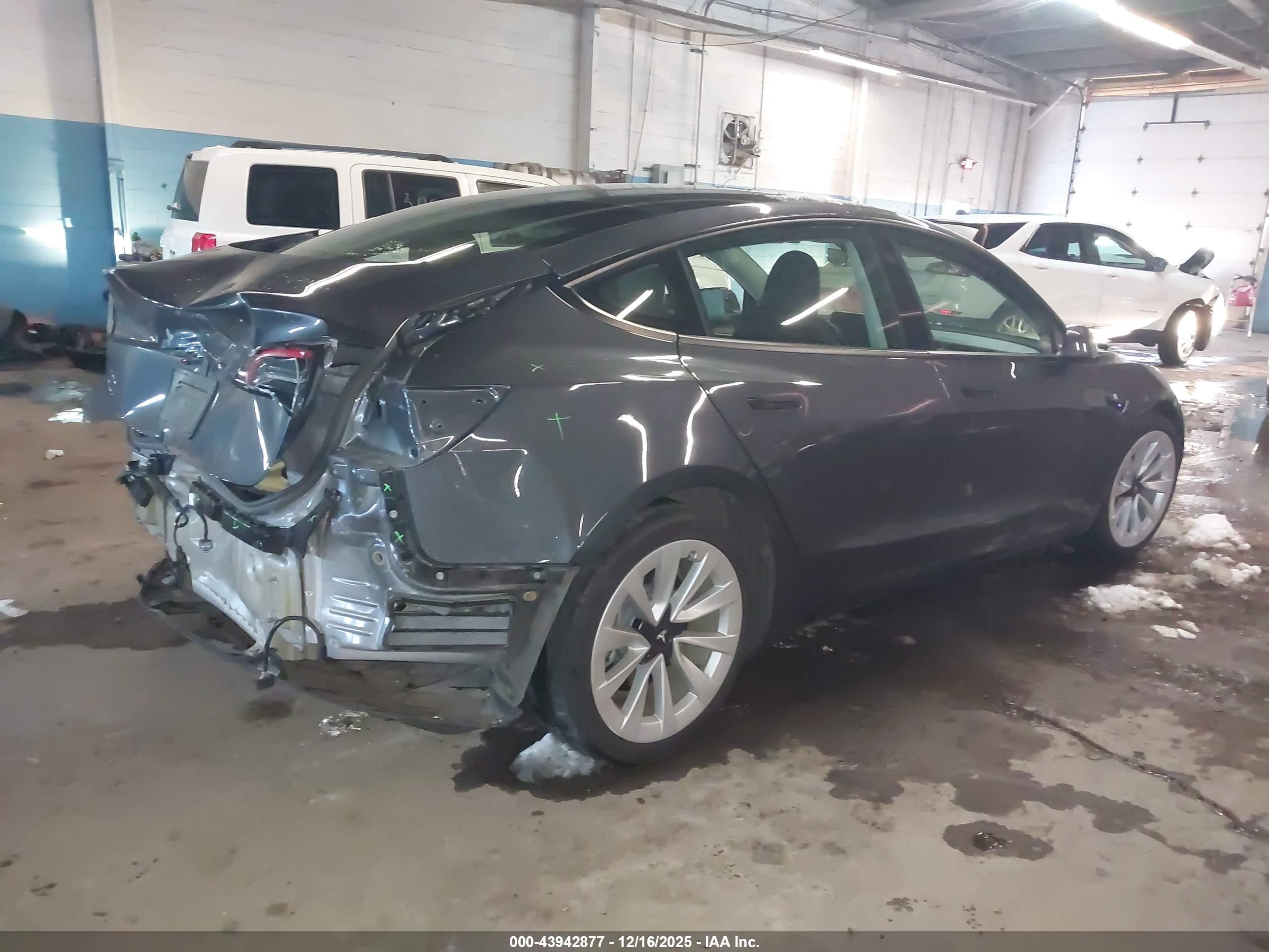 TESLA MODEL image 4