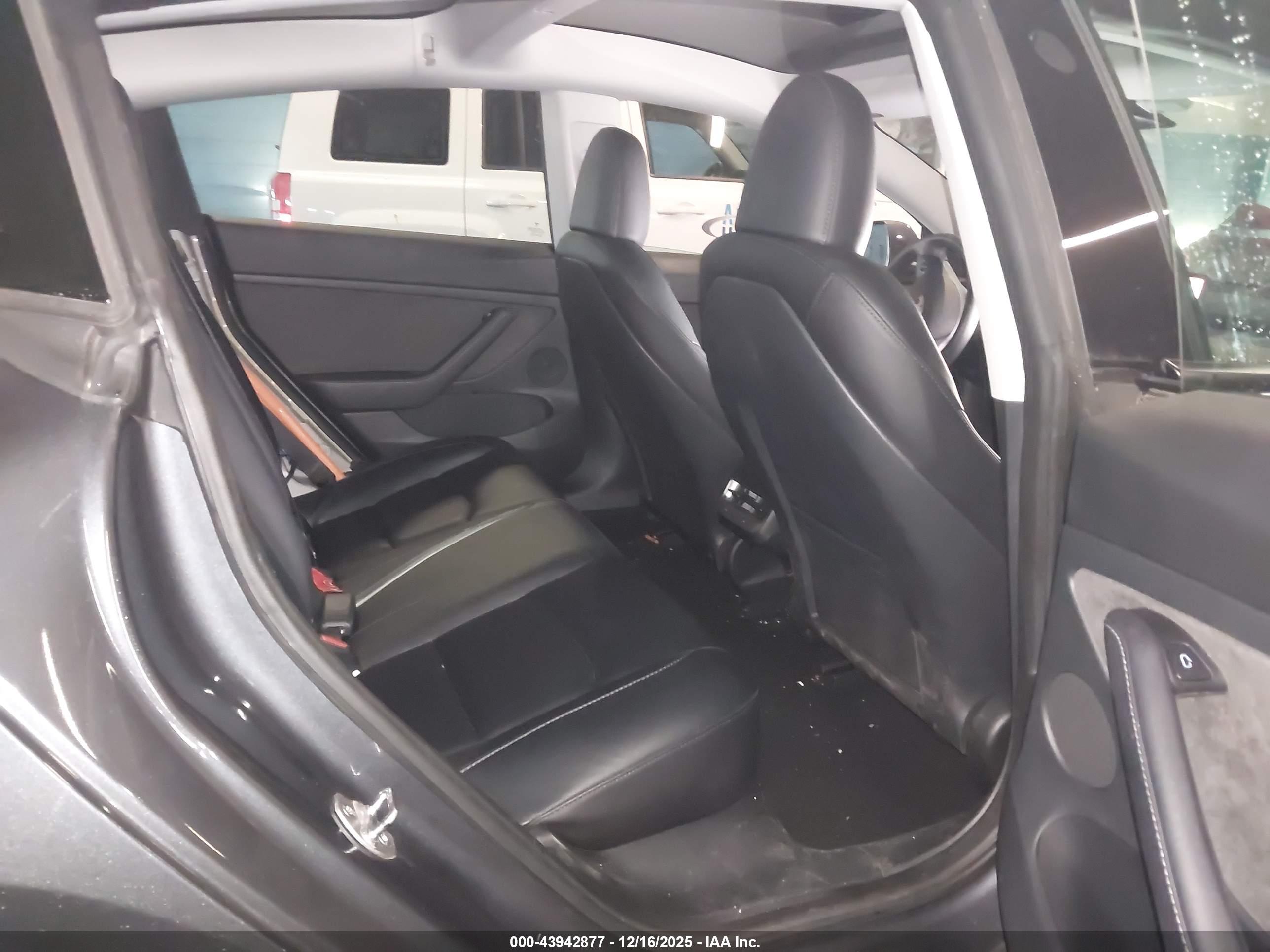 TESLA MODEL image 8