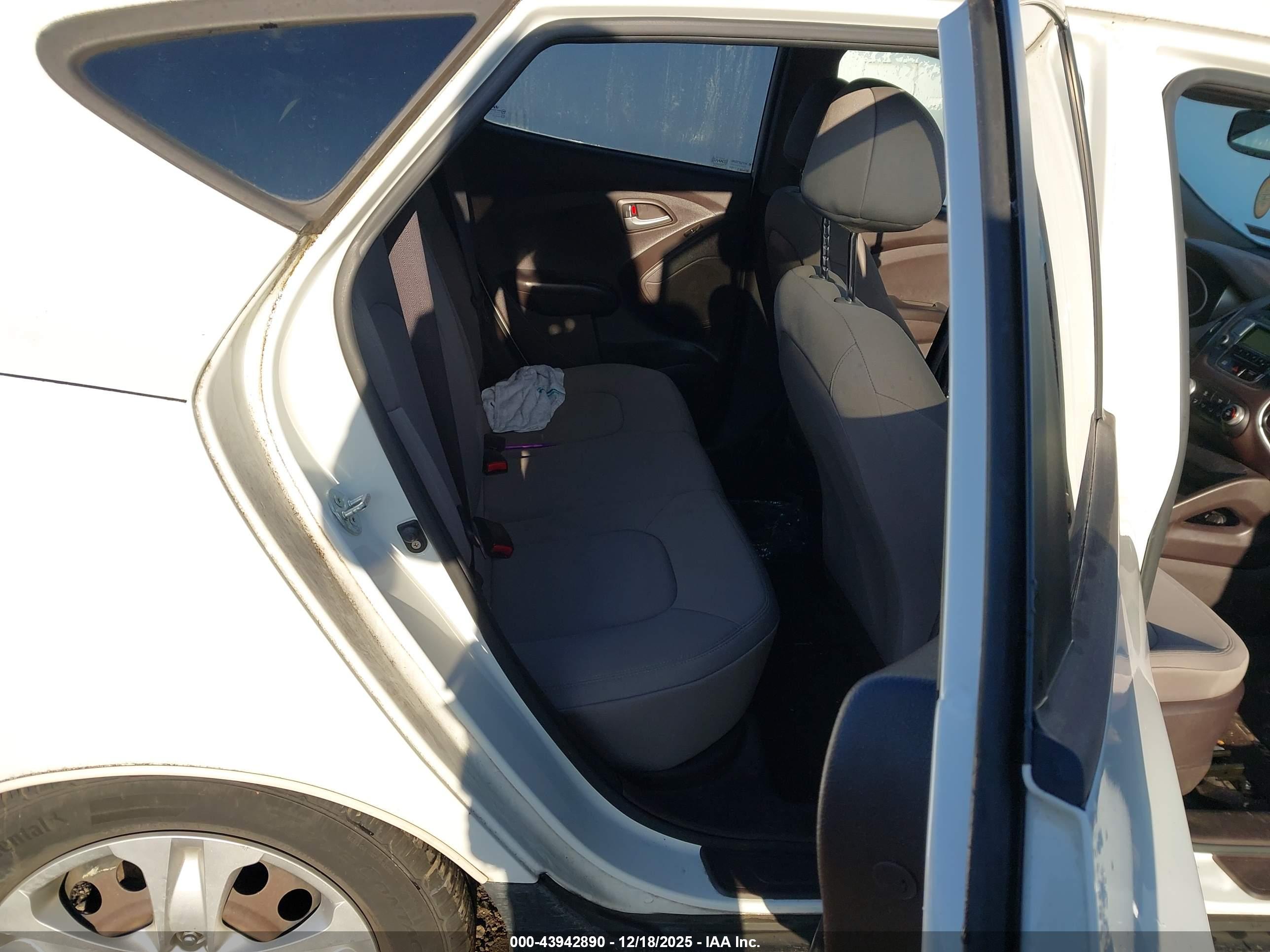HYUNDAI TUCSON image 8