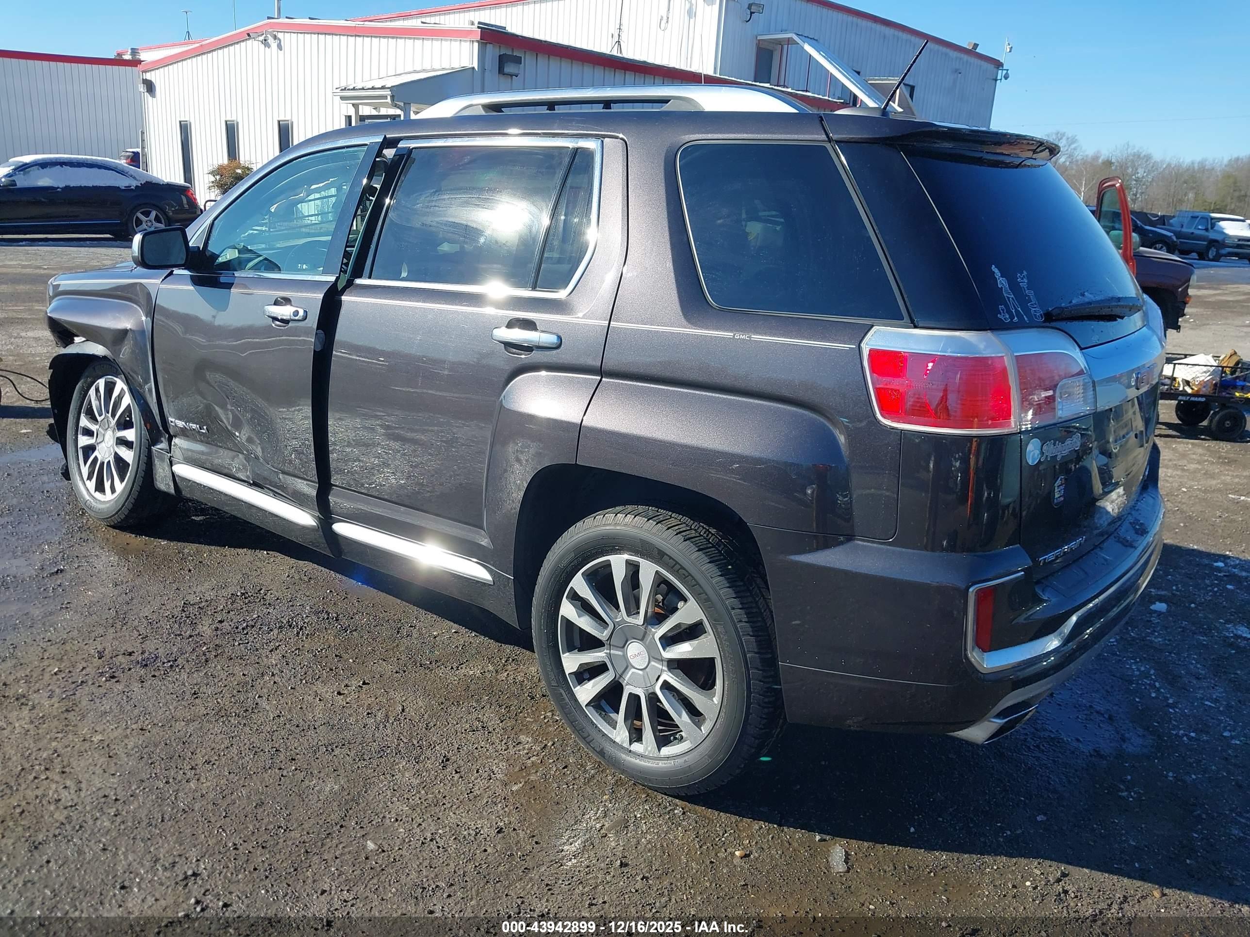 GMC TERRAIN image 3