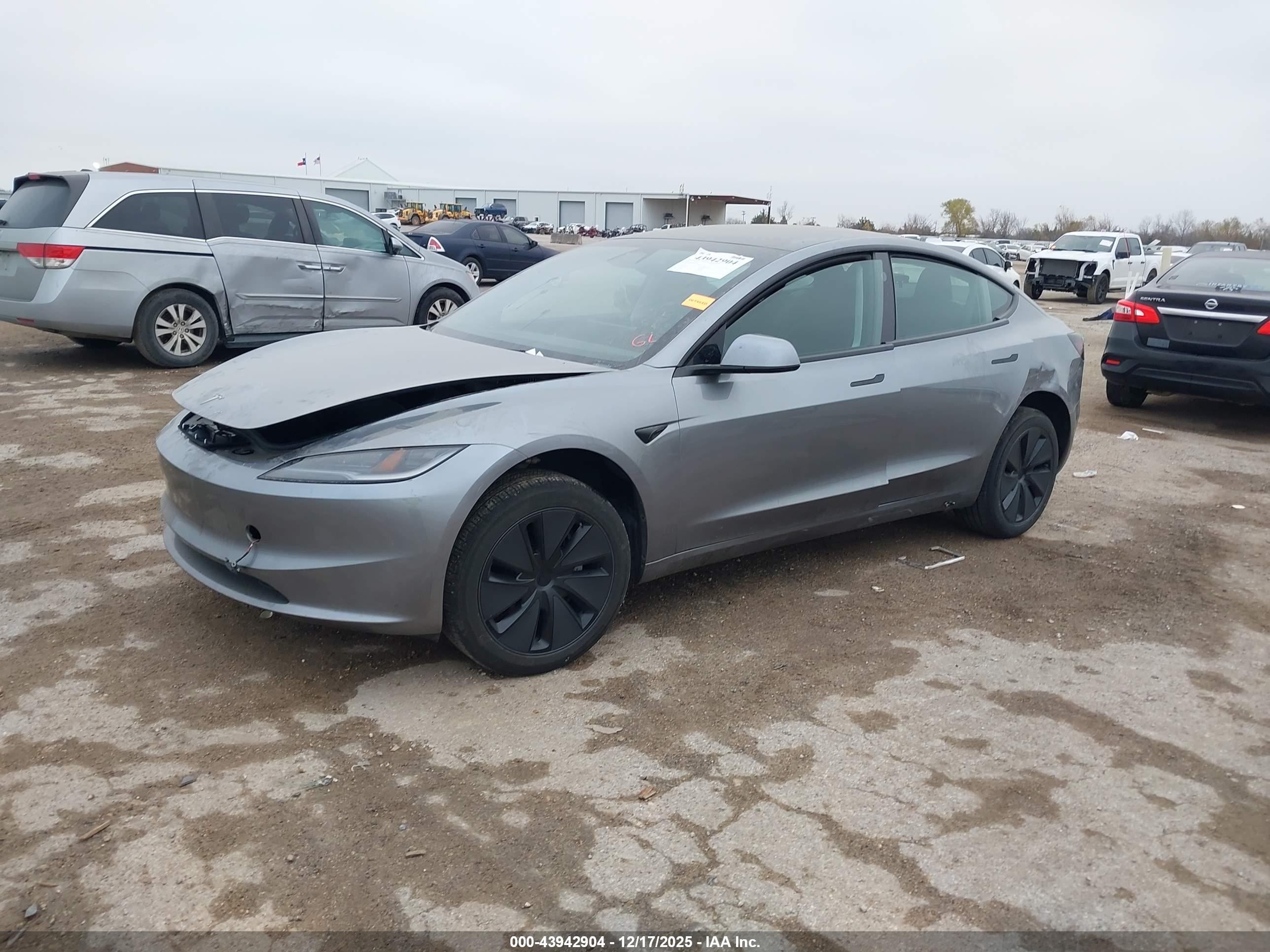 TESLA MODEL image 2