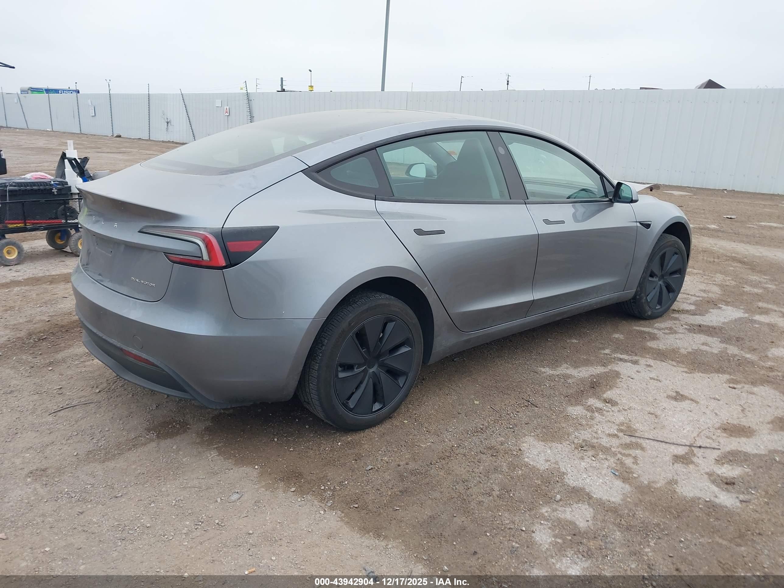 TESLA MODEL image 4