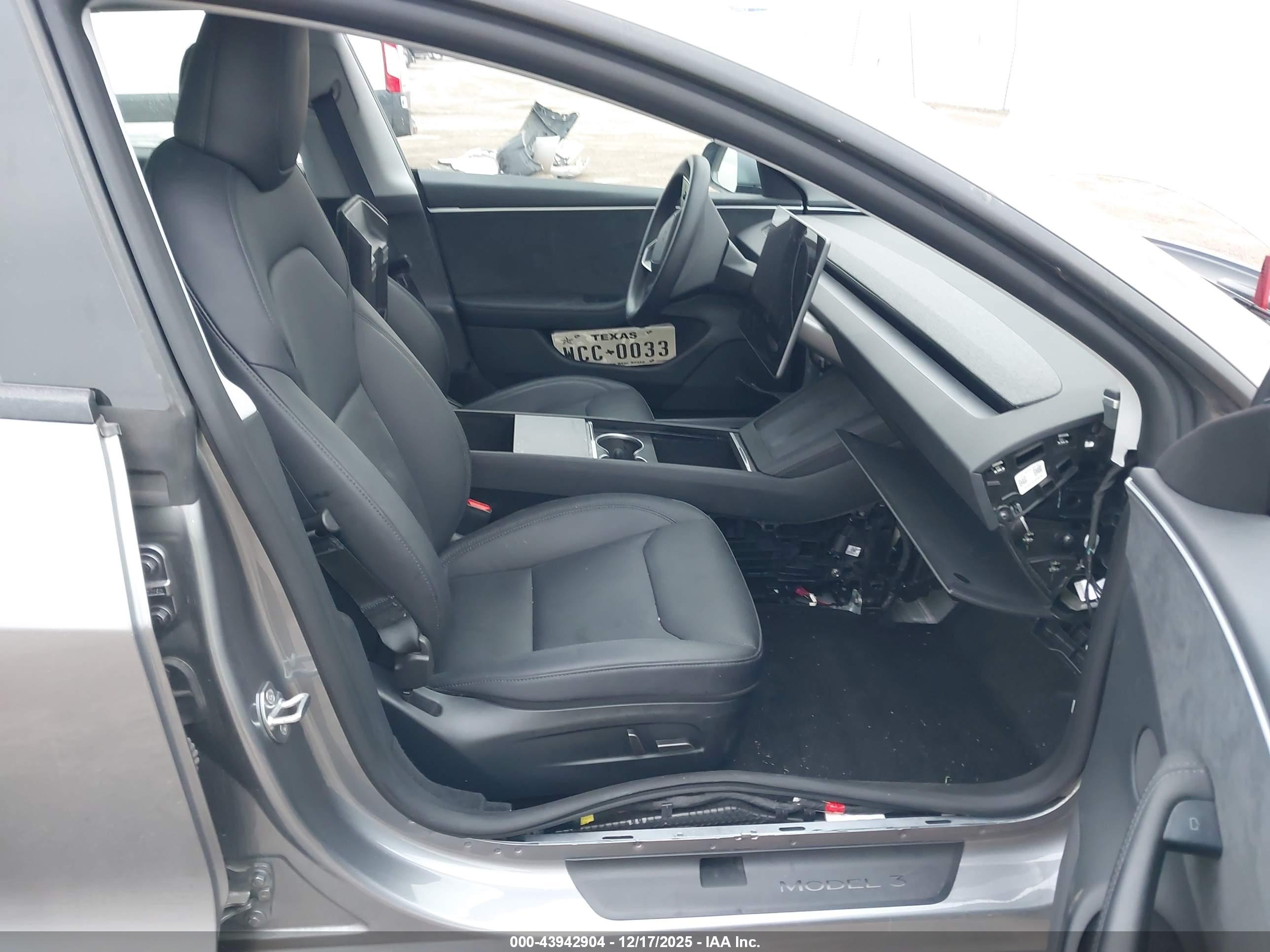 TESLA MODEL image 5