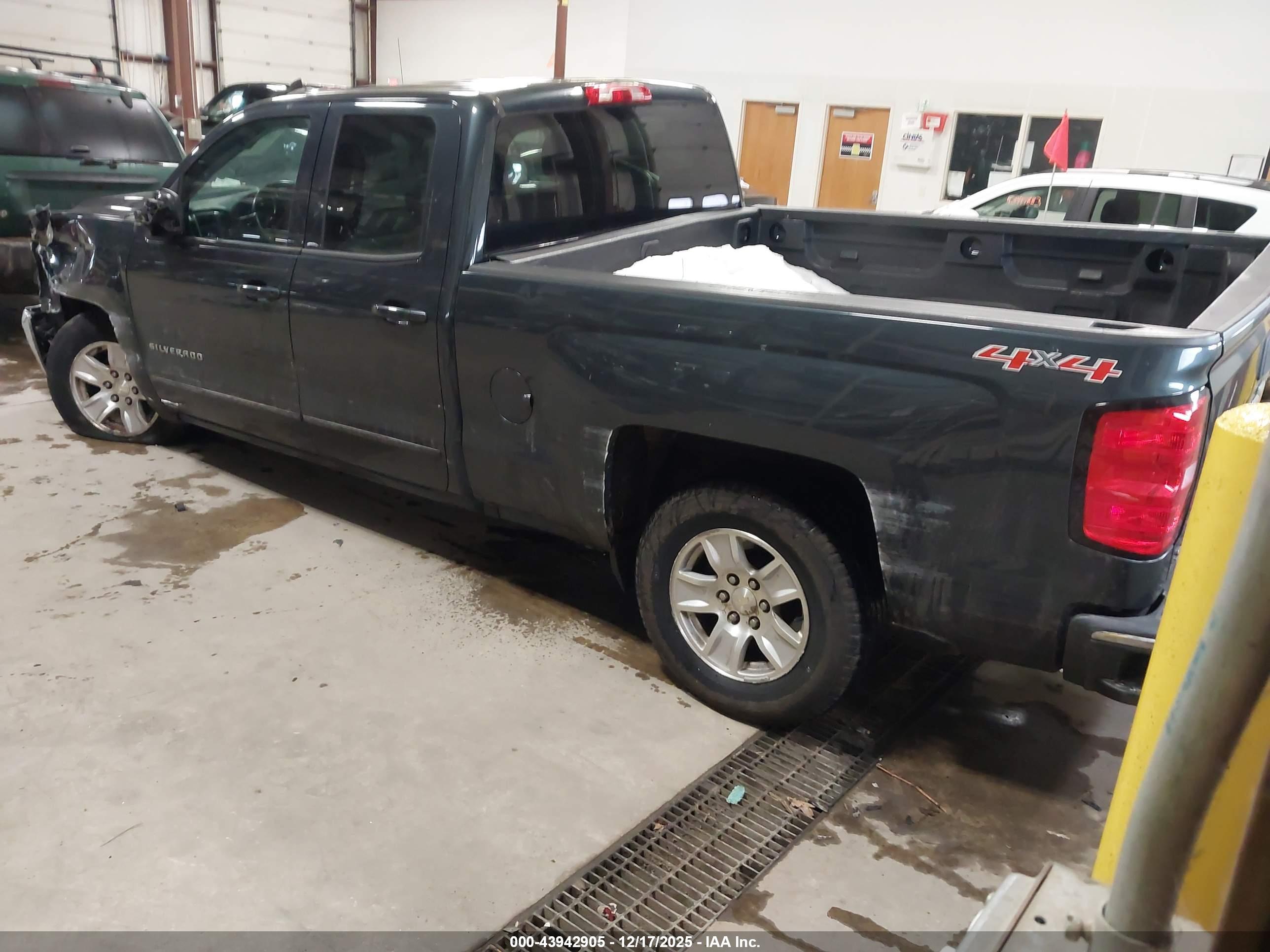 CHEVROLET SILVERADO image 3