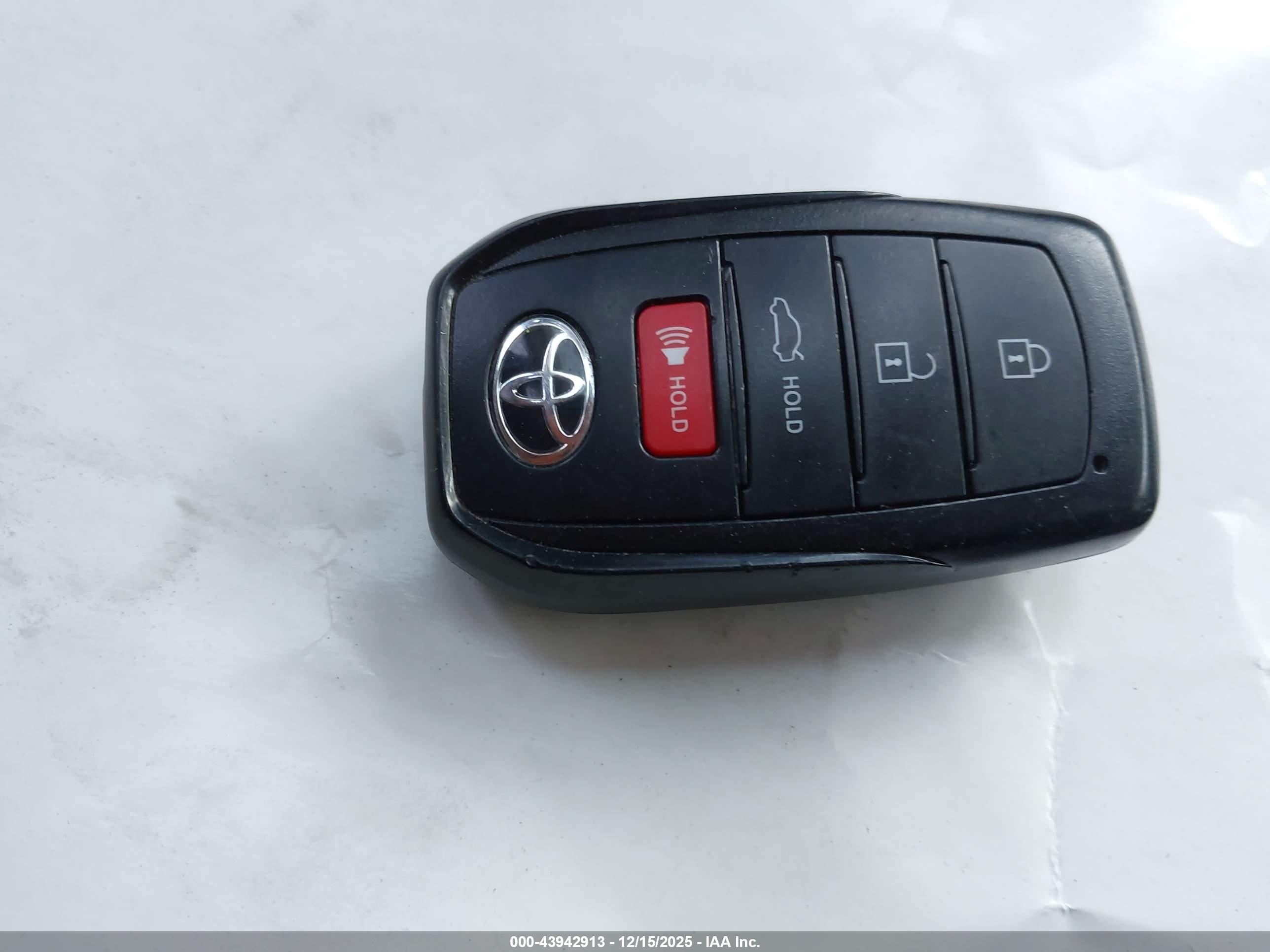 TOYOTA CAMRY image 11
