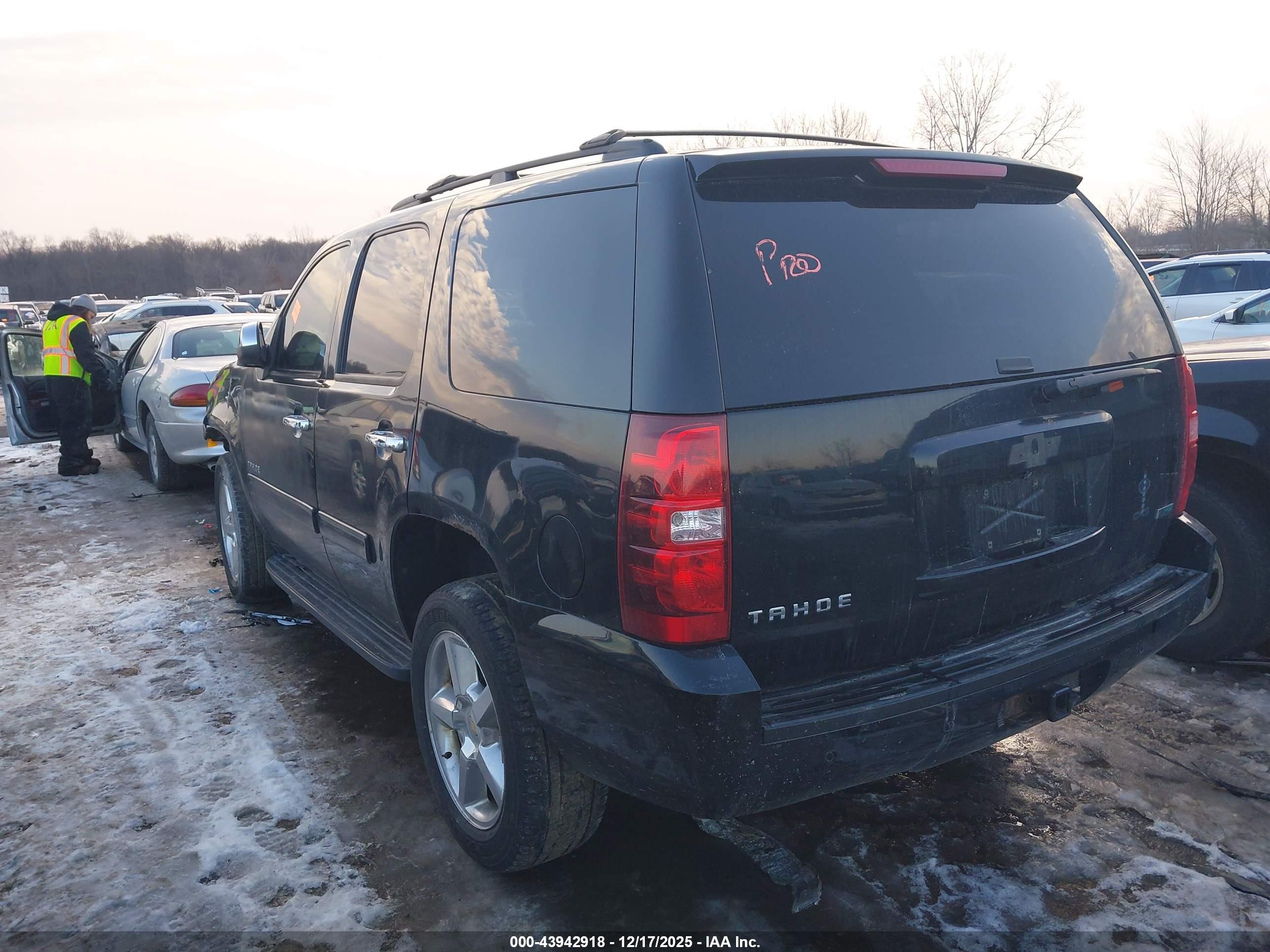 CHEVROLET TAHOE image 3
