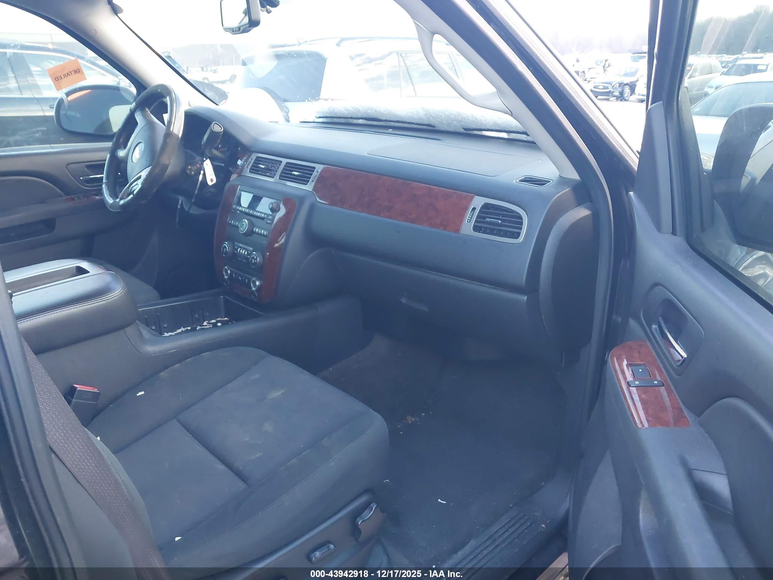 CHEVROLET TAHOE image 5