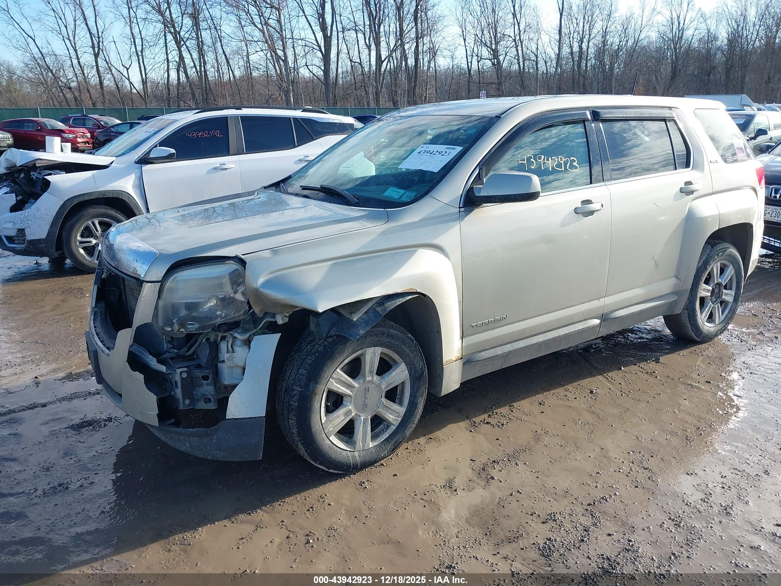 GMC TERRAIN image 2