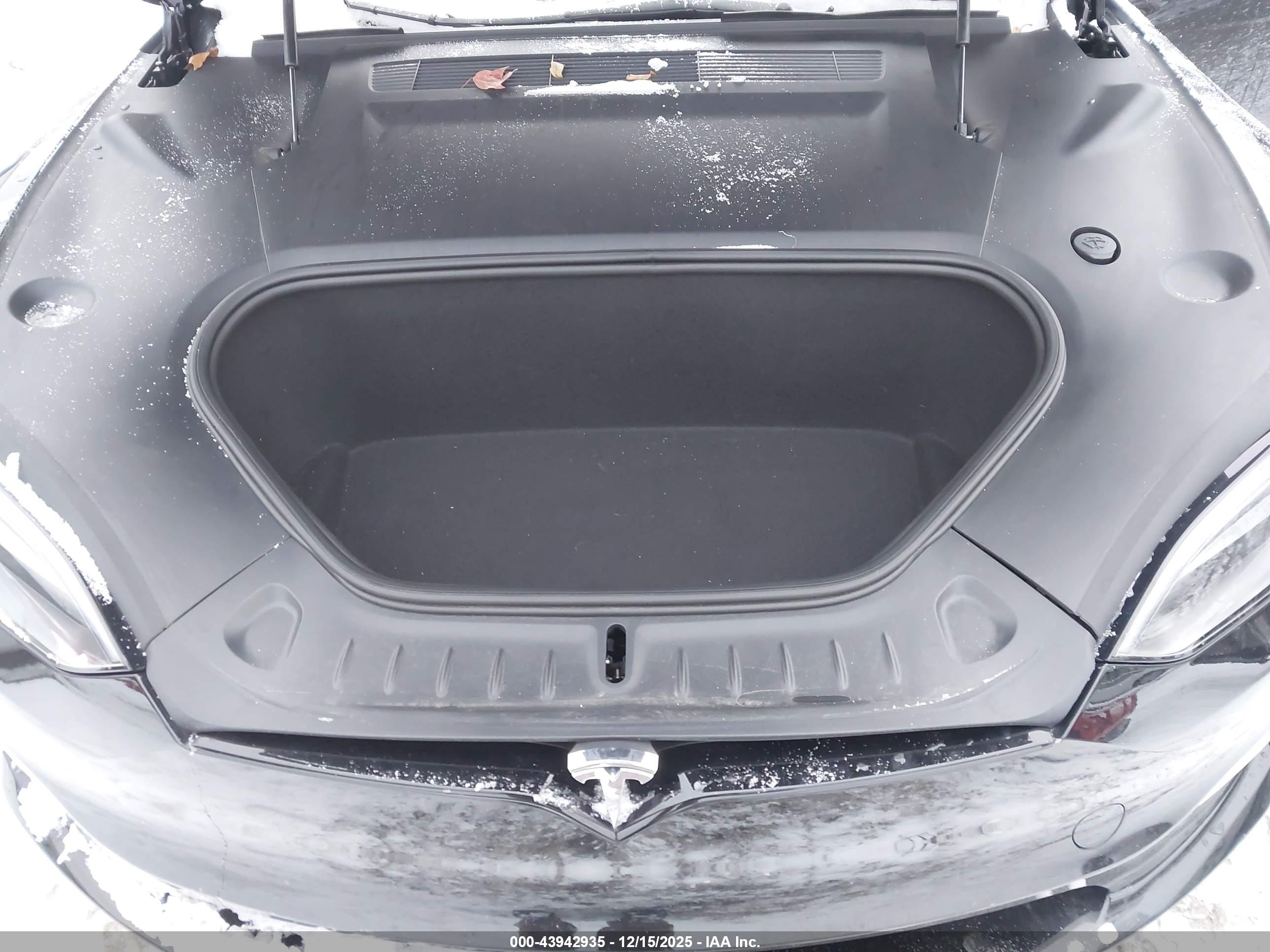 TESLA MODEL image 10