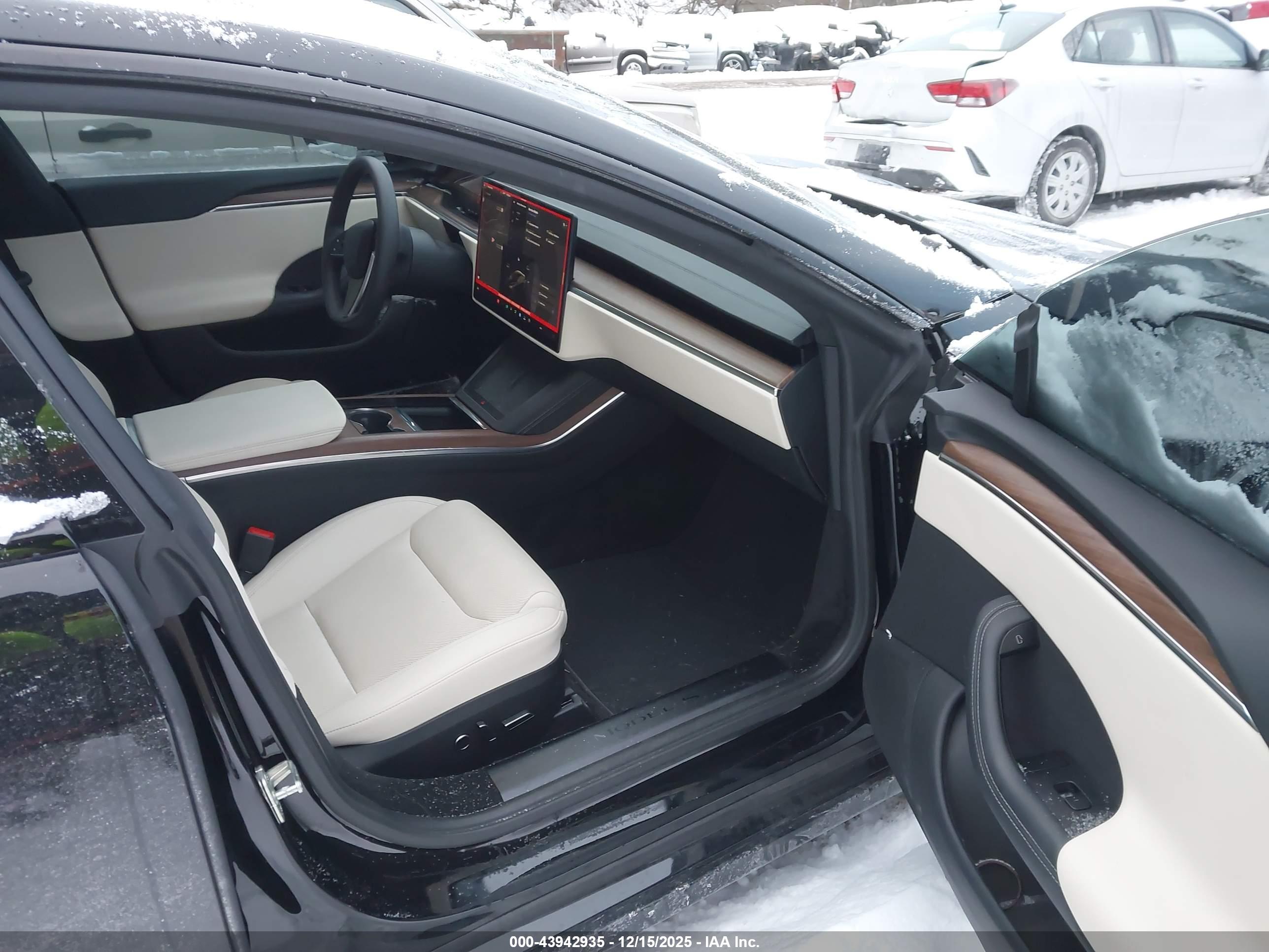 TESLA MODEL image 5