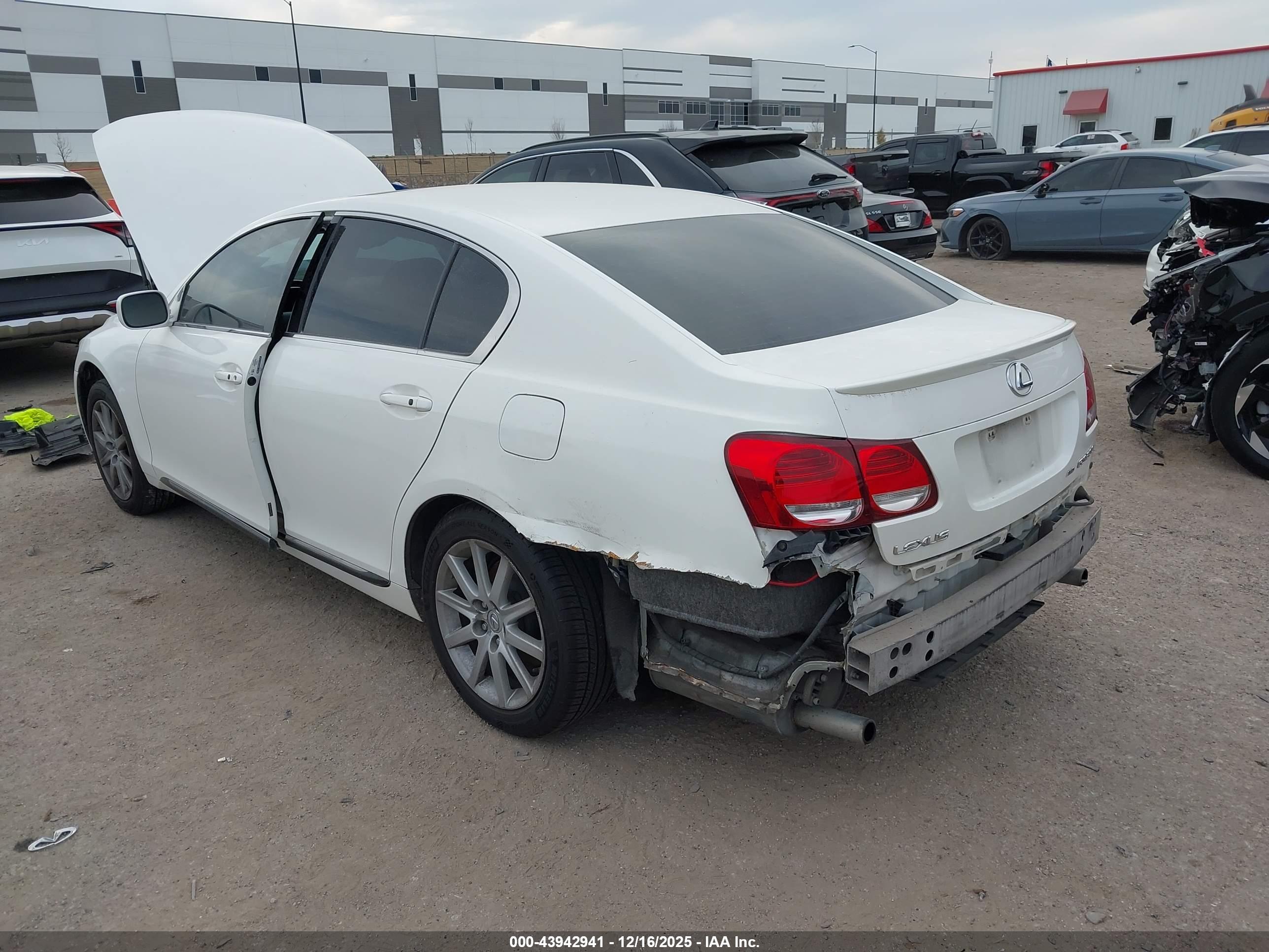 LEXUS GS image 3